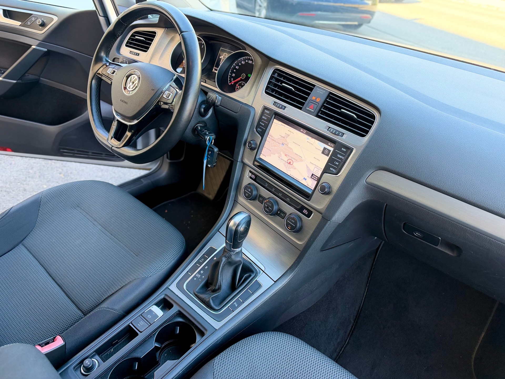 VW Golf 2.0 TDI Comfortline DSG-image-5