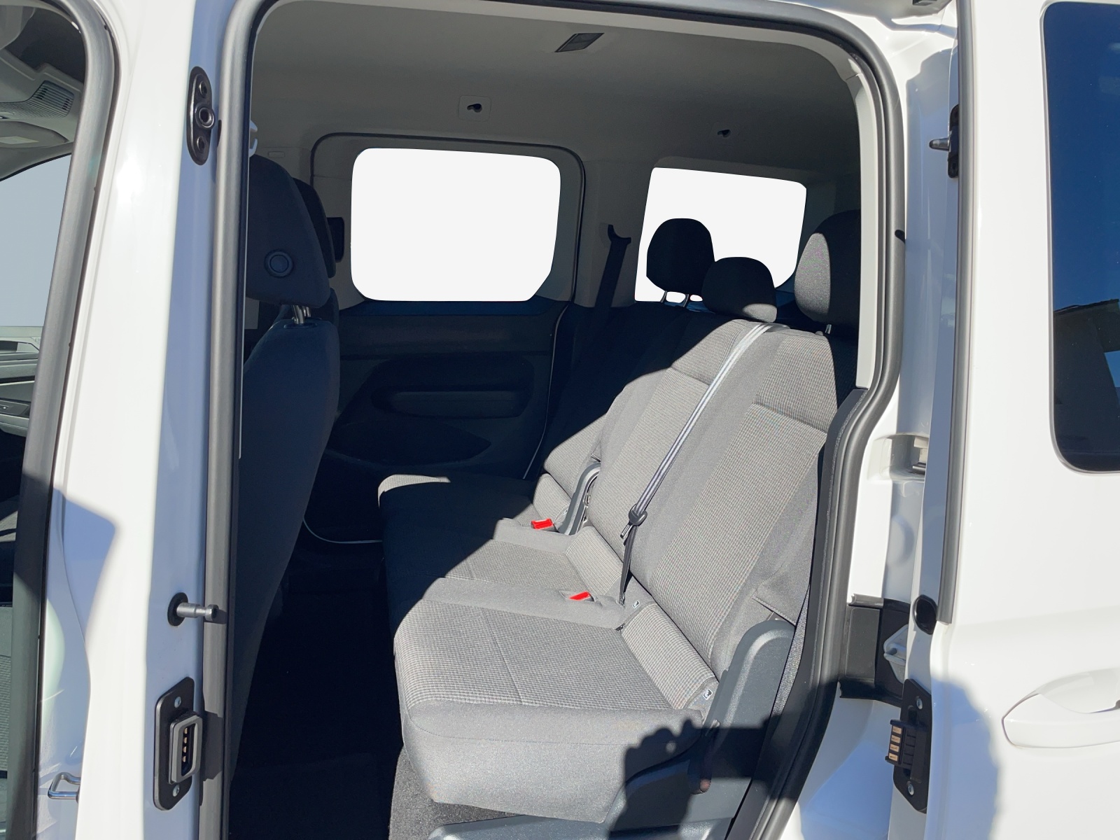 VW Caddy 1.5 TSI Liberty-image-11