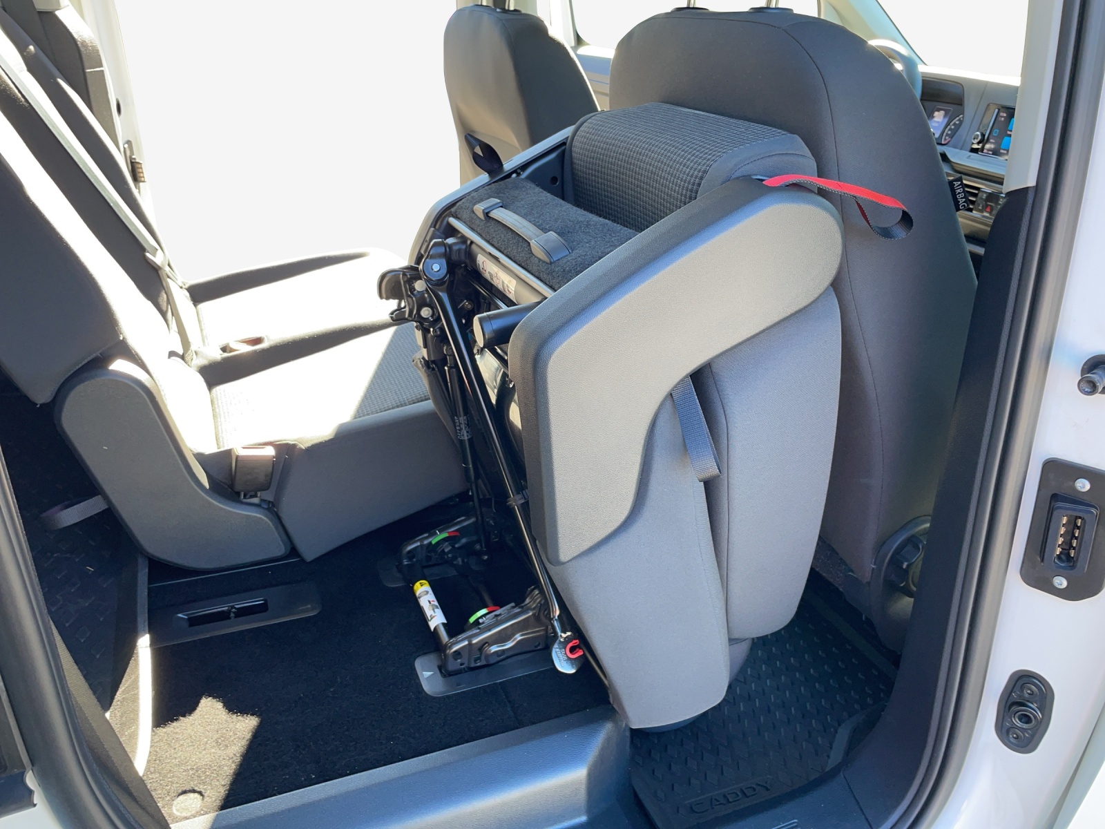 VW Caddy 1.5 TSI Liberty-image-14