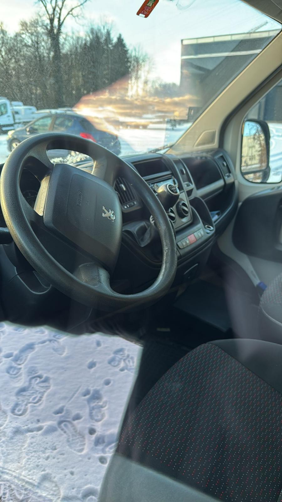 PEUGEOT Boxer 2.2 HDI 330 Allure L2H1-image-8