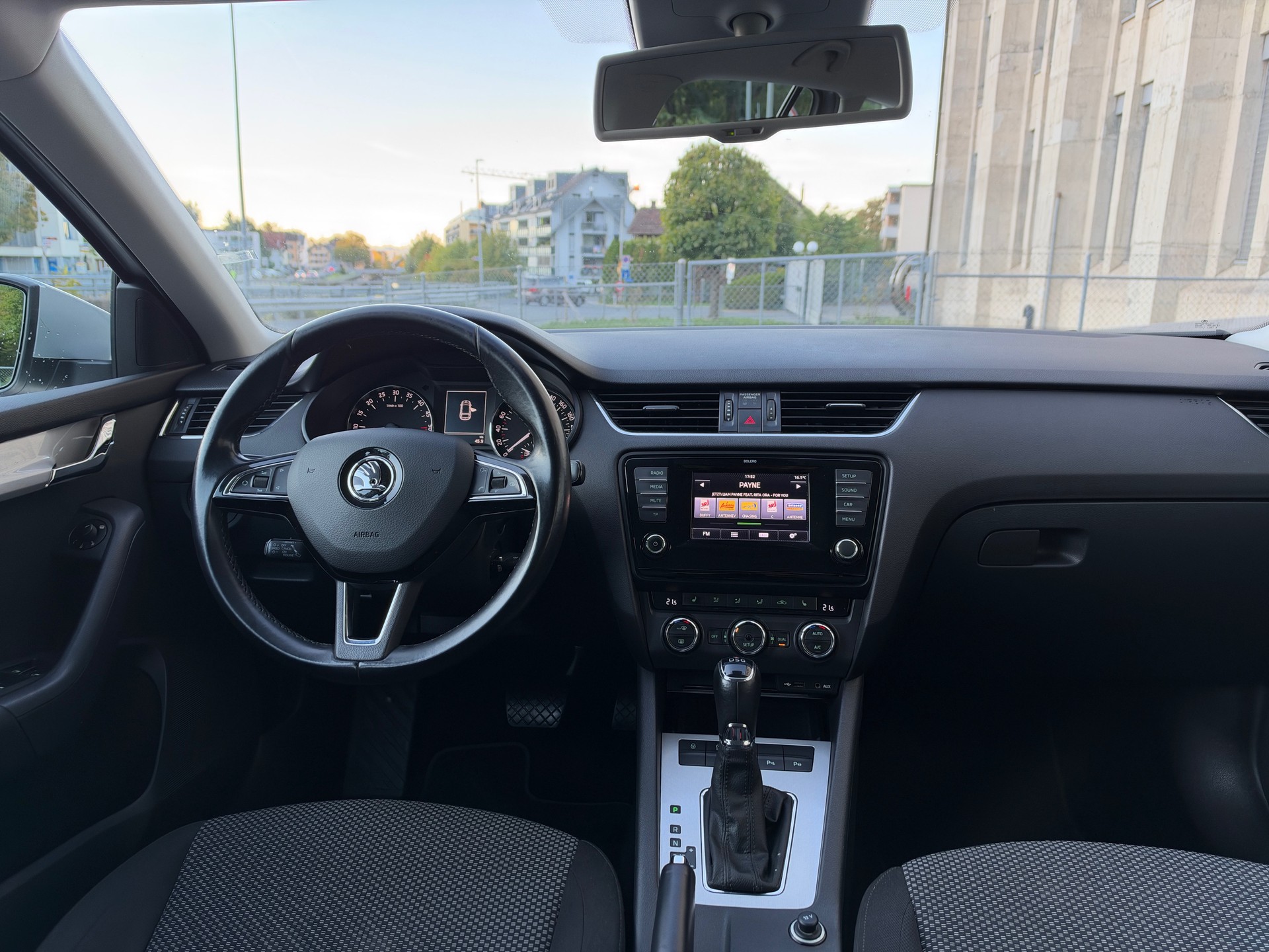 SKODA Octavia Combi 2.0 TDI Ambition DSG-image-6
