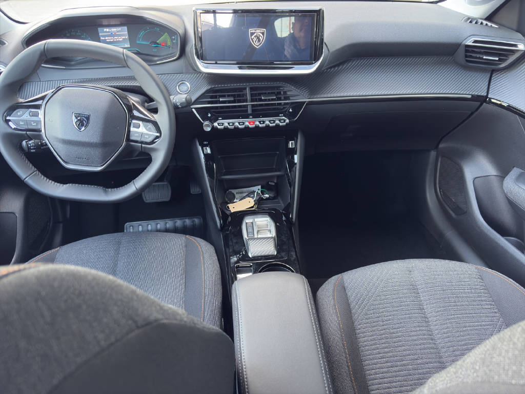 PEUGEOT 208 e-Business-image-6