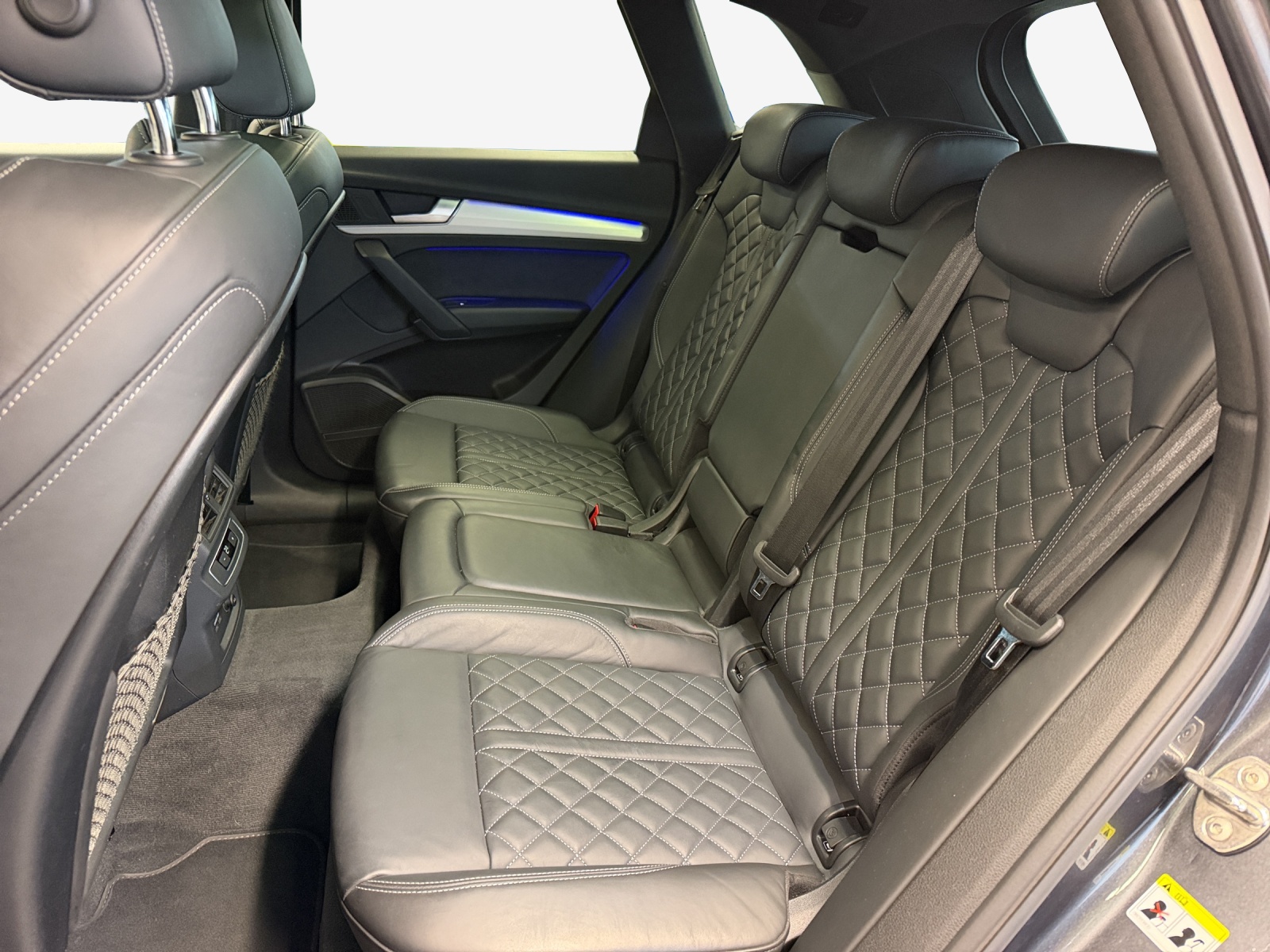 AUDI Q5 40 TDI Black Edition quattro S-tronic-image-11