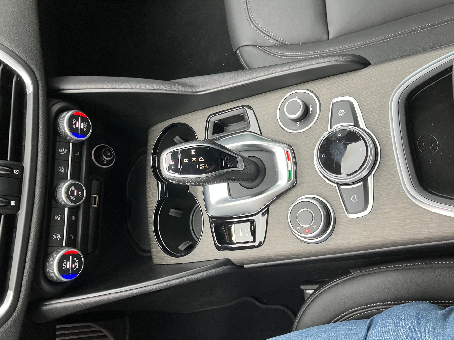ALFA ROMEO Giulia 2.0 Ti 19 Zoll Sky Q4-image-13