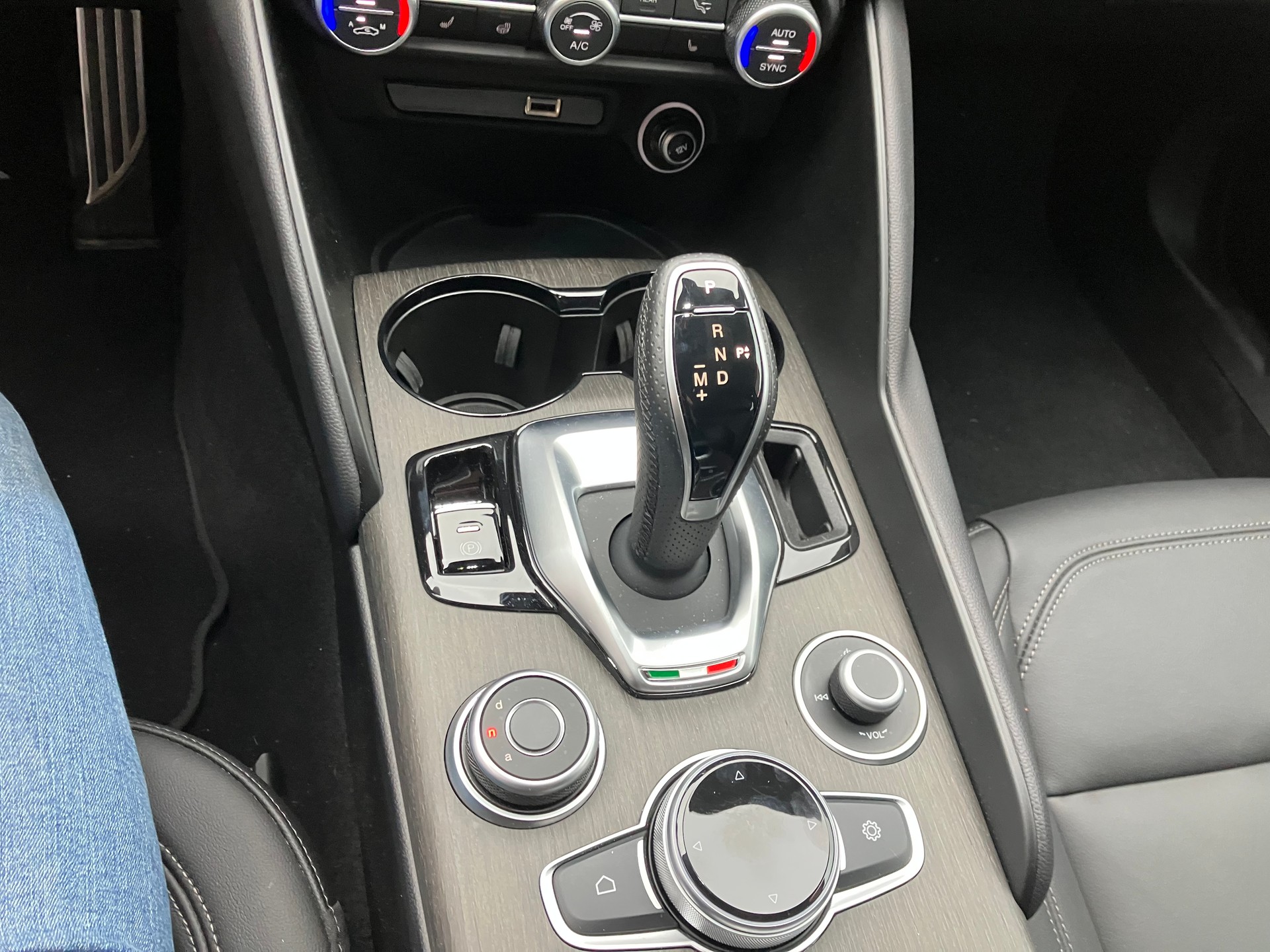 ALFA ROMEO Giulia 2.0 Ti 19 Zoll Sky Q4-image-12