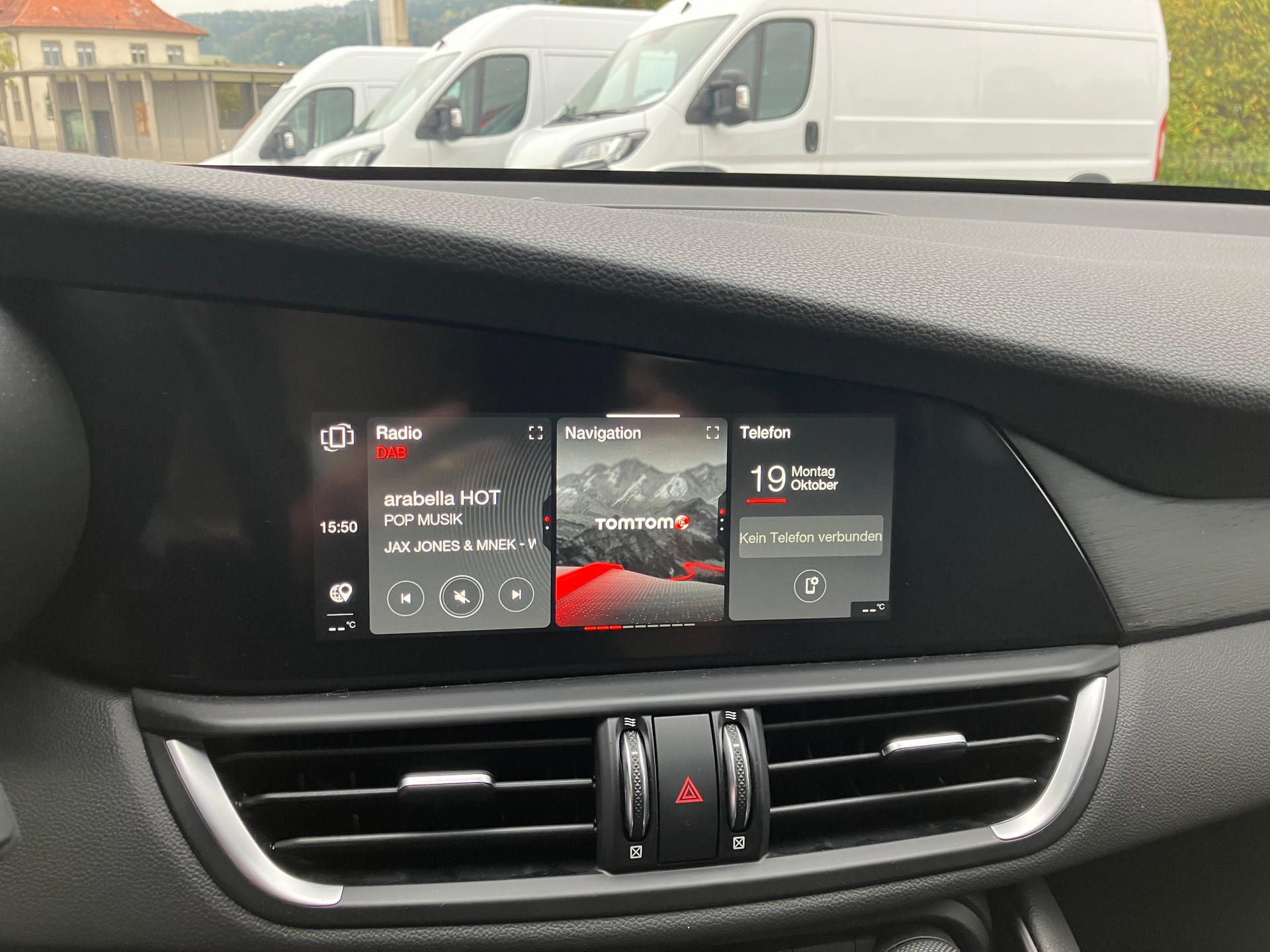 ALFA ROMEO Giulia 2.0 Ti 19 Zoll Sky Q4-image-11