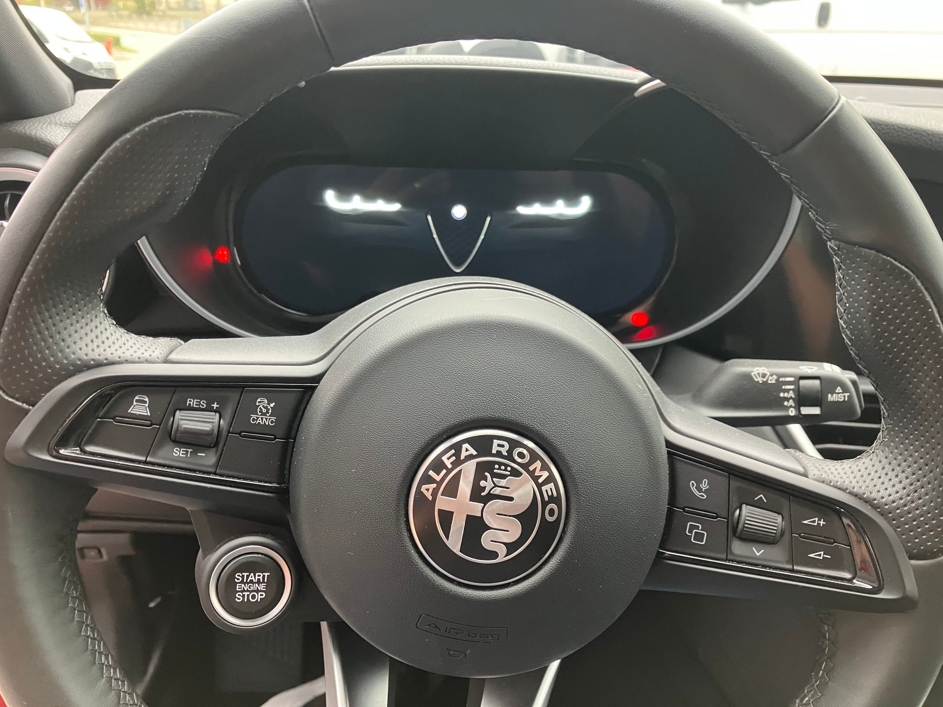 ALFA ROMEO Giulia 2.0 Ti 19 Zoll Sky Q4-image-9