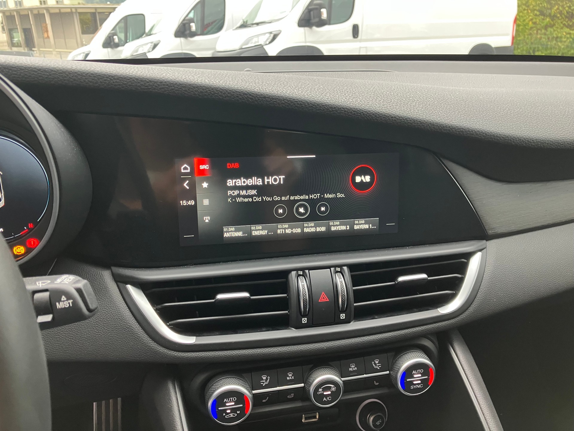 ALFA ROMEO Giulia 2.0 Ti 19 Zoll Sky Q4-image-10