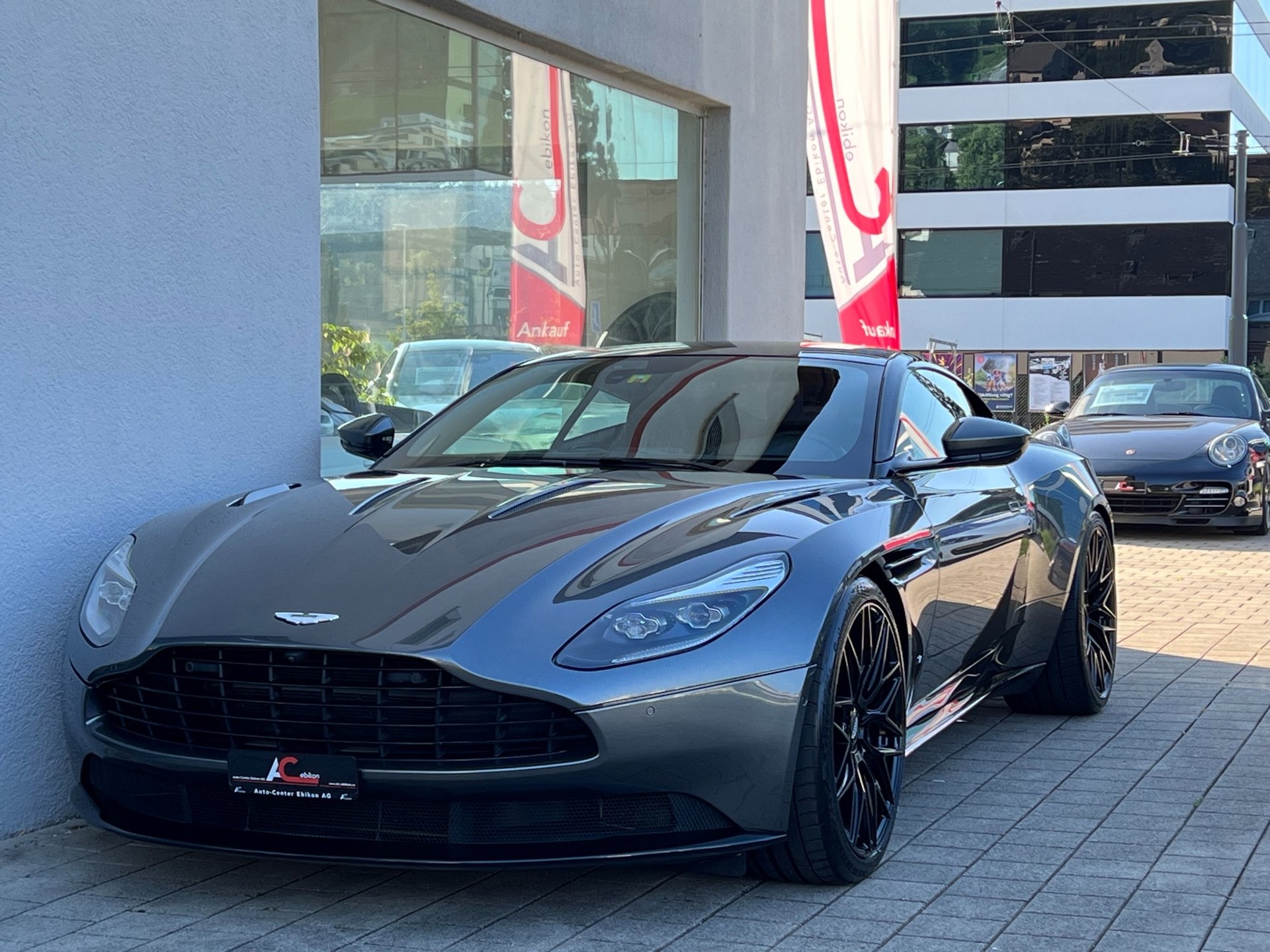 ASTON MARTIN DB11 V12 Launch Edition Touchtronic 3