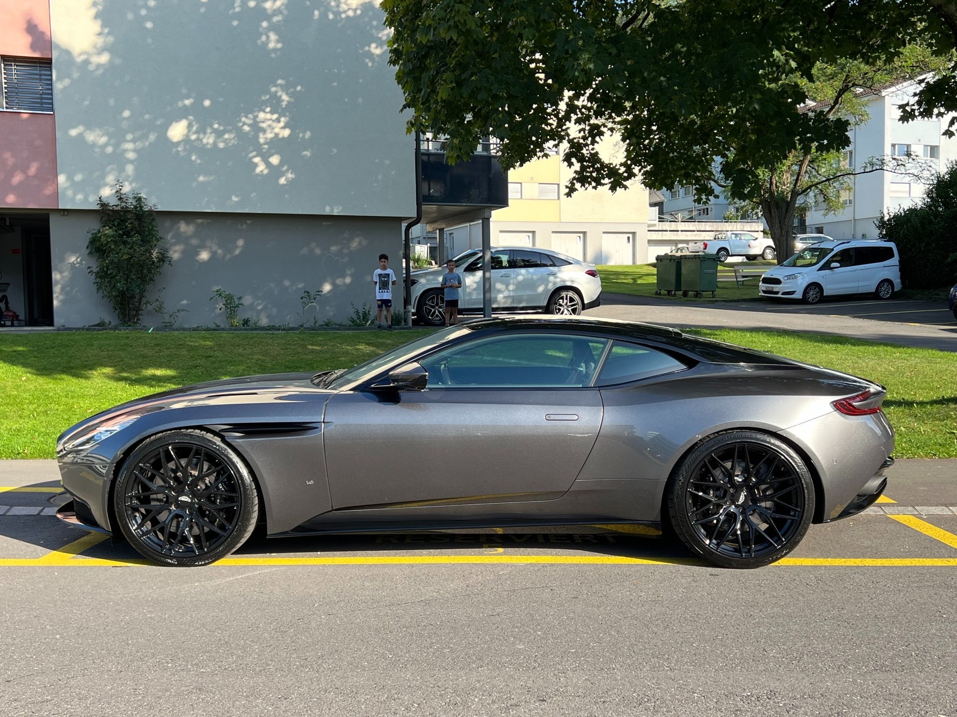 ASTON MARTIN DB11 V12 Launch Edition Touchtronic 3-image-6