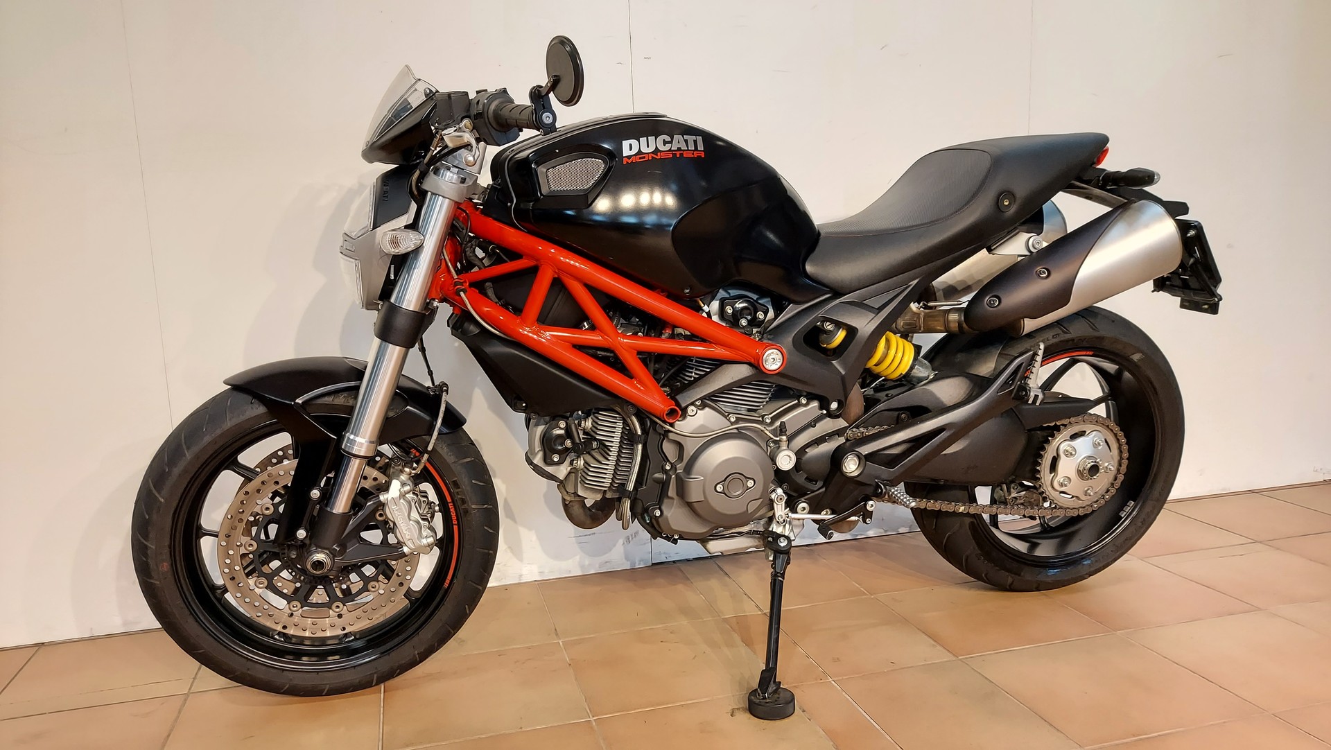 DUCATI Monster 796M ABS-showroom-element-3