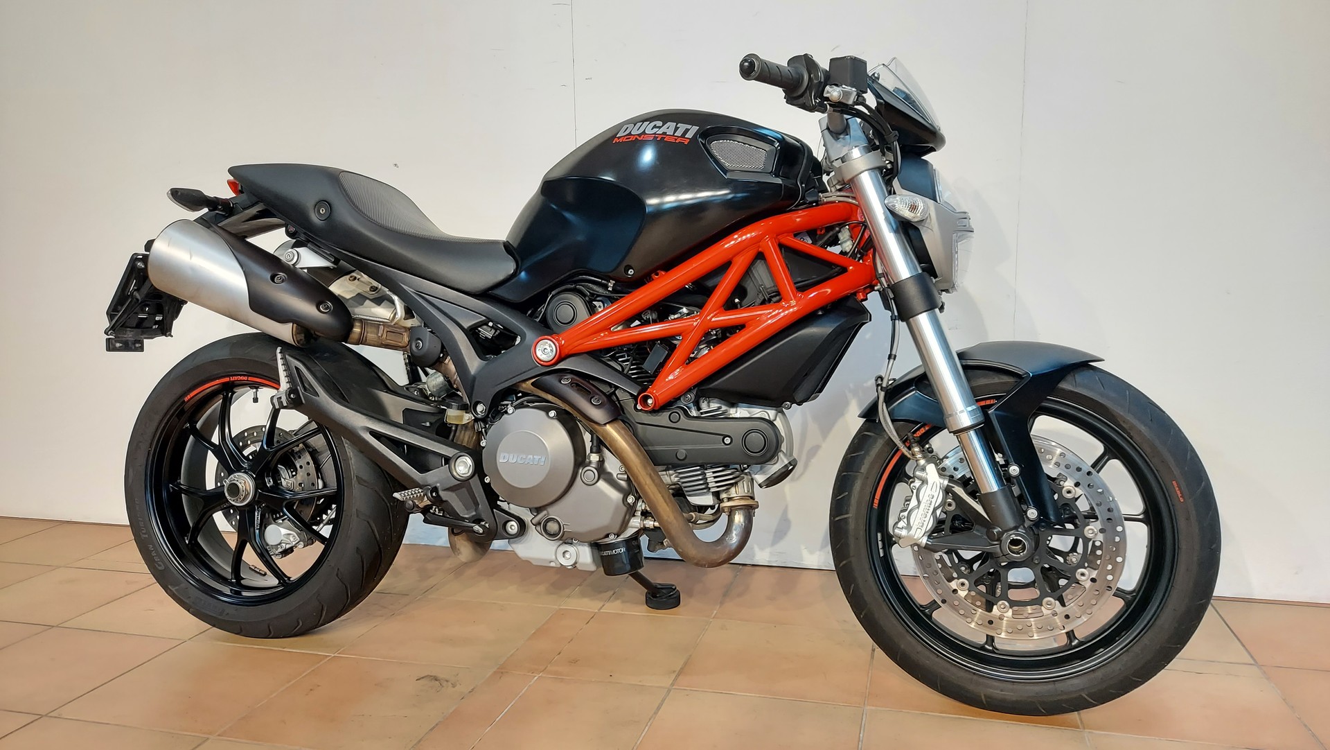 DUCATI Monster 796M ABS-showroom-element-2