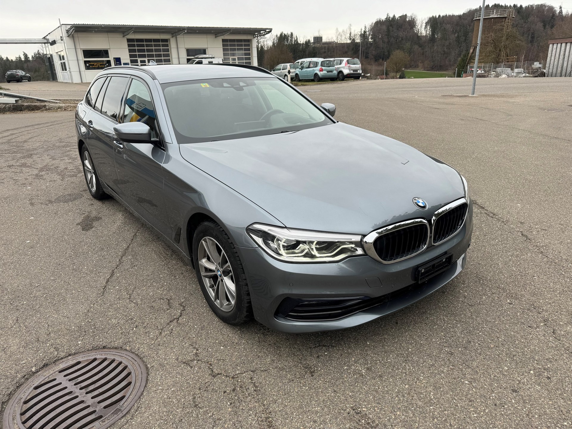 BMW 530d xDrive Touring Luxury Line Steptronic-image-0