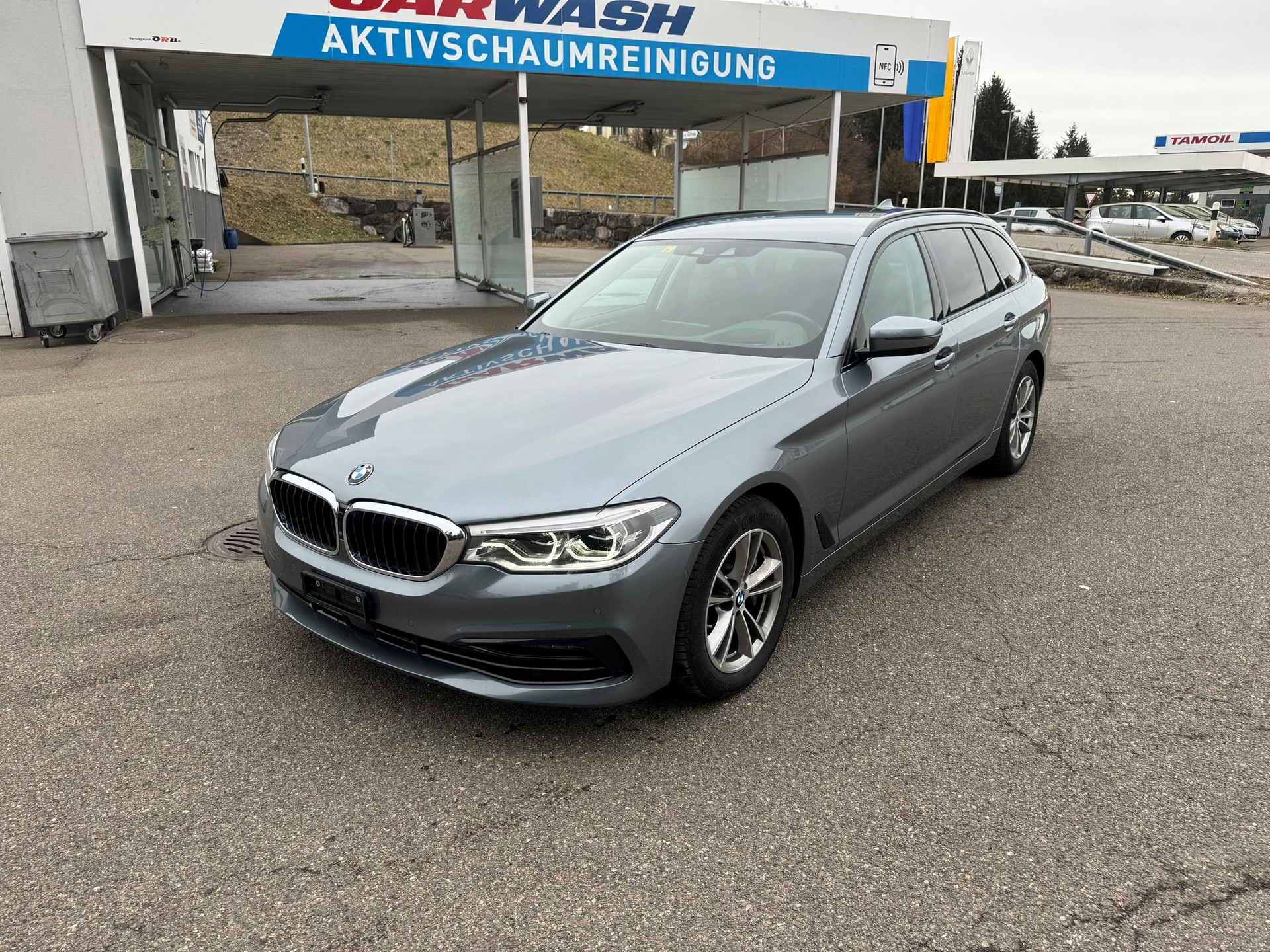 BMW 530d xDrive Touring Luxury Line Steptronic-image-1