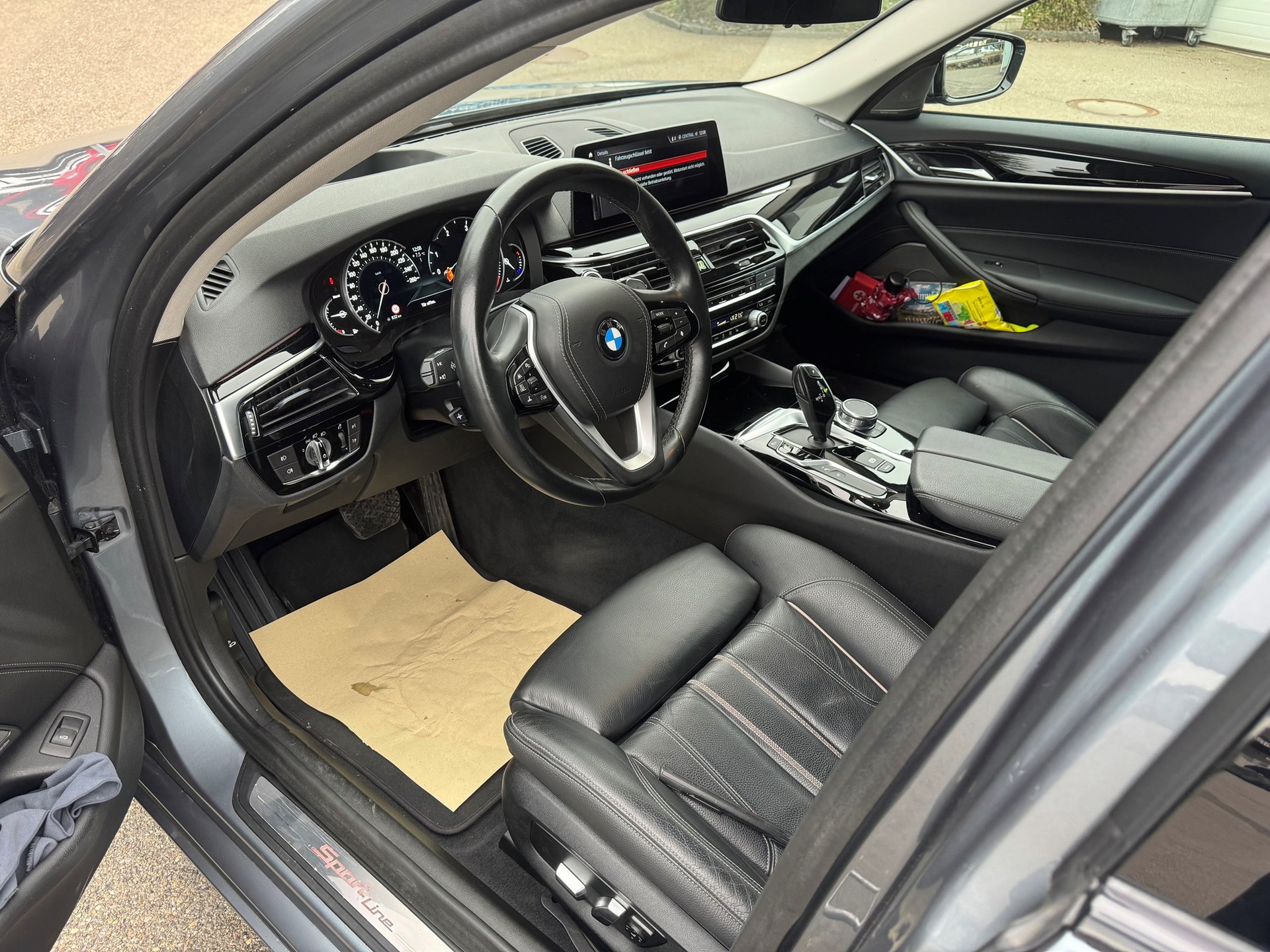 BMW 530d xDrive Touring Luxury Line Steptronic-image-3