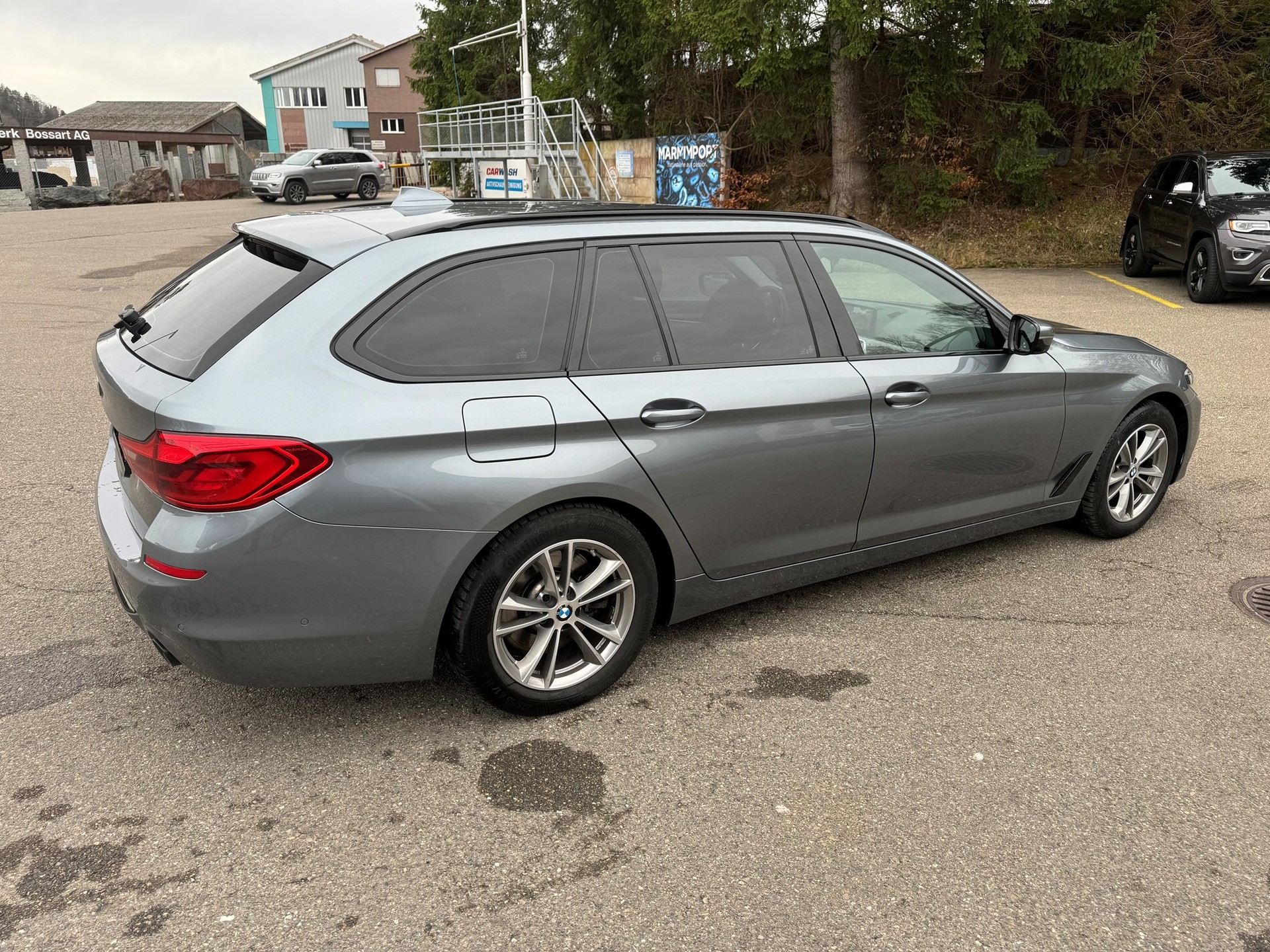 BMW 530d xDrive Touring Luxury Line Steptronic-image-4
