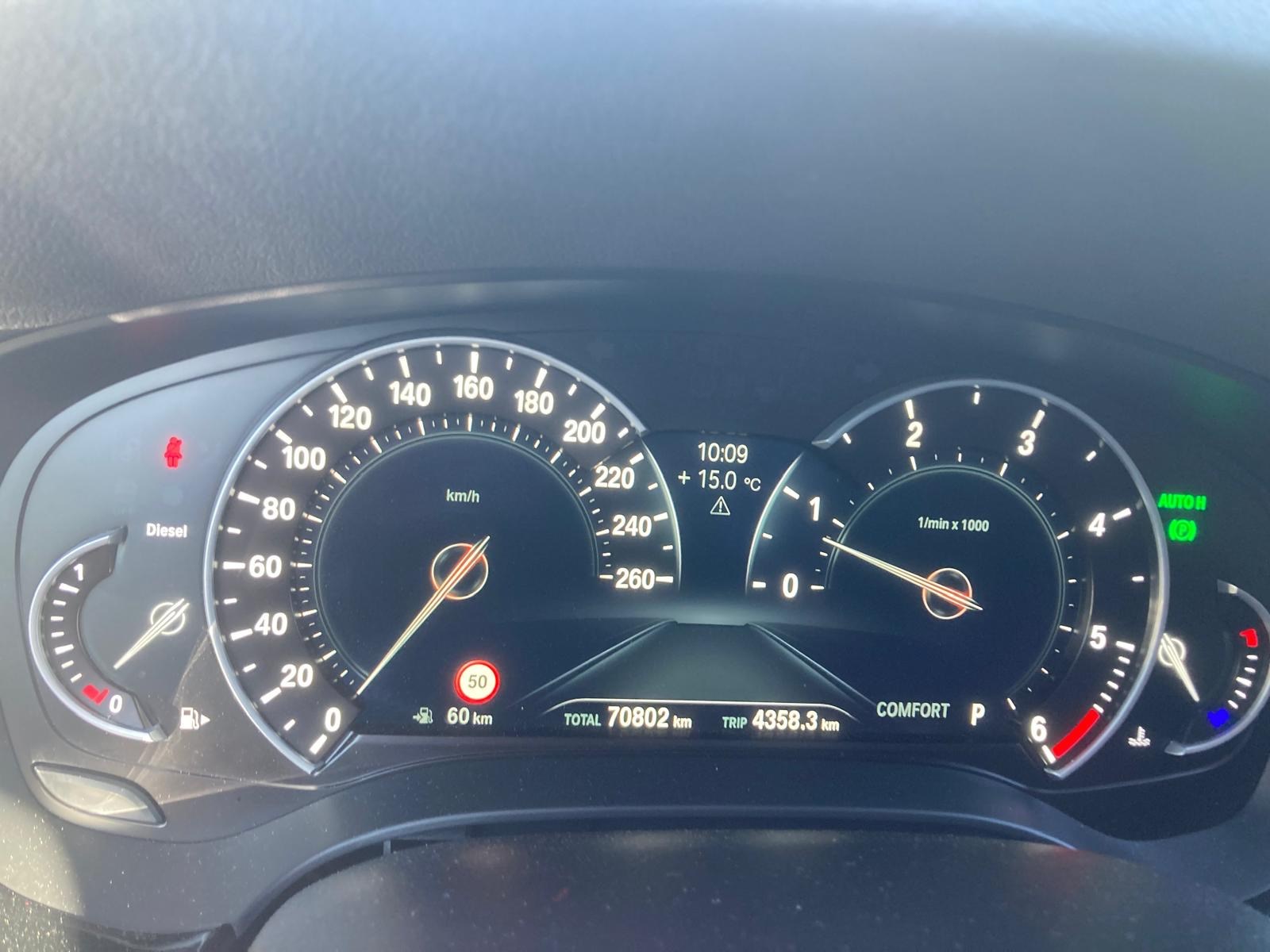 BMW 530d xDrive Touring Luxury Line Steptronic-image-5