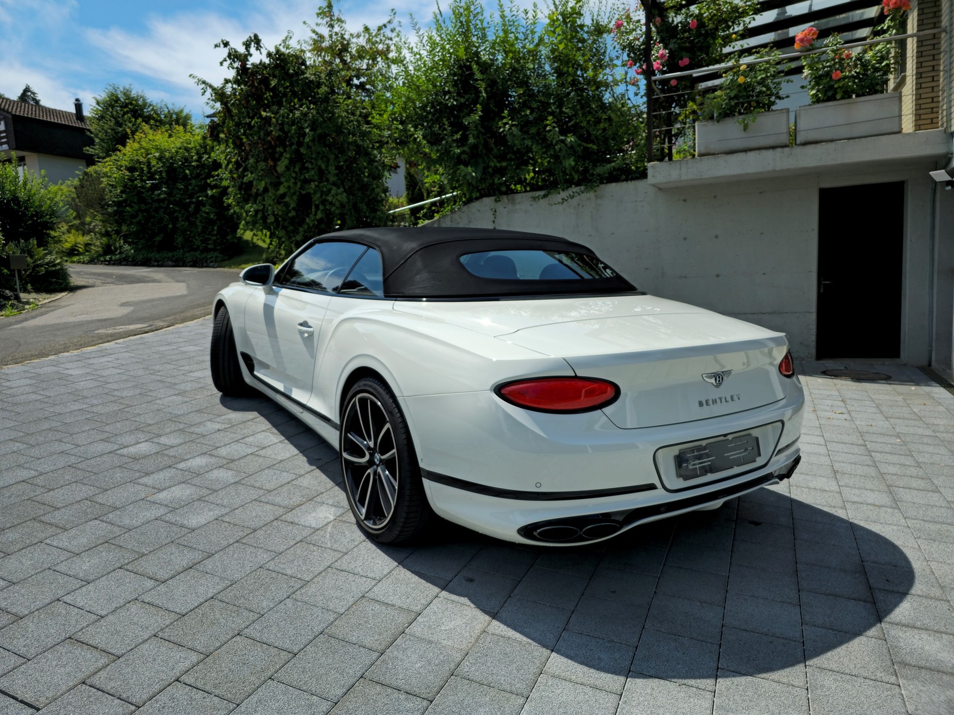 BENTLEY Continental GTC 4.0 V8 Mulliner-image-1
