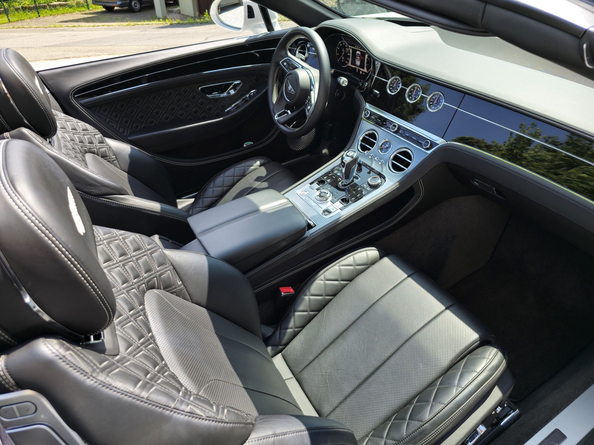 BENTLEY Continental GTC 4.0 V8 Mulliner-image-5