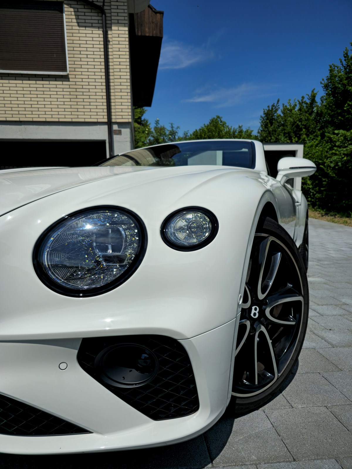 BENTLEY Continental GTC 4.0 V8 Mulliner-image-2