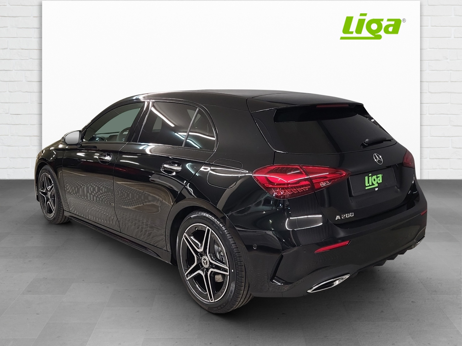 MERCEDES-BENZ A 200 AMG Line Night Star-image-3