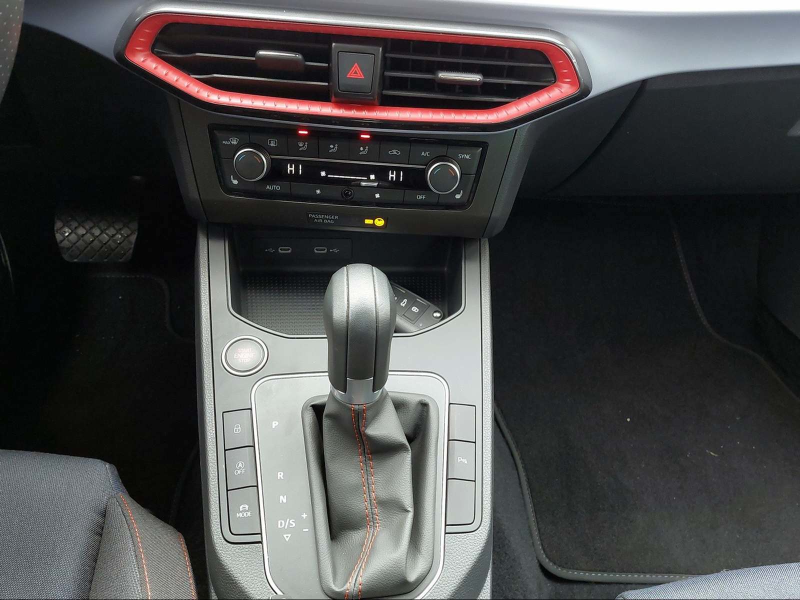 SEAT Ibiza 1.0 TSI 110 FR DSG-image-10