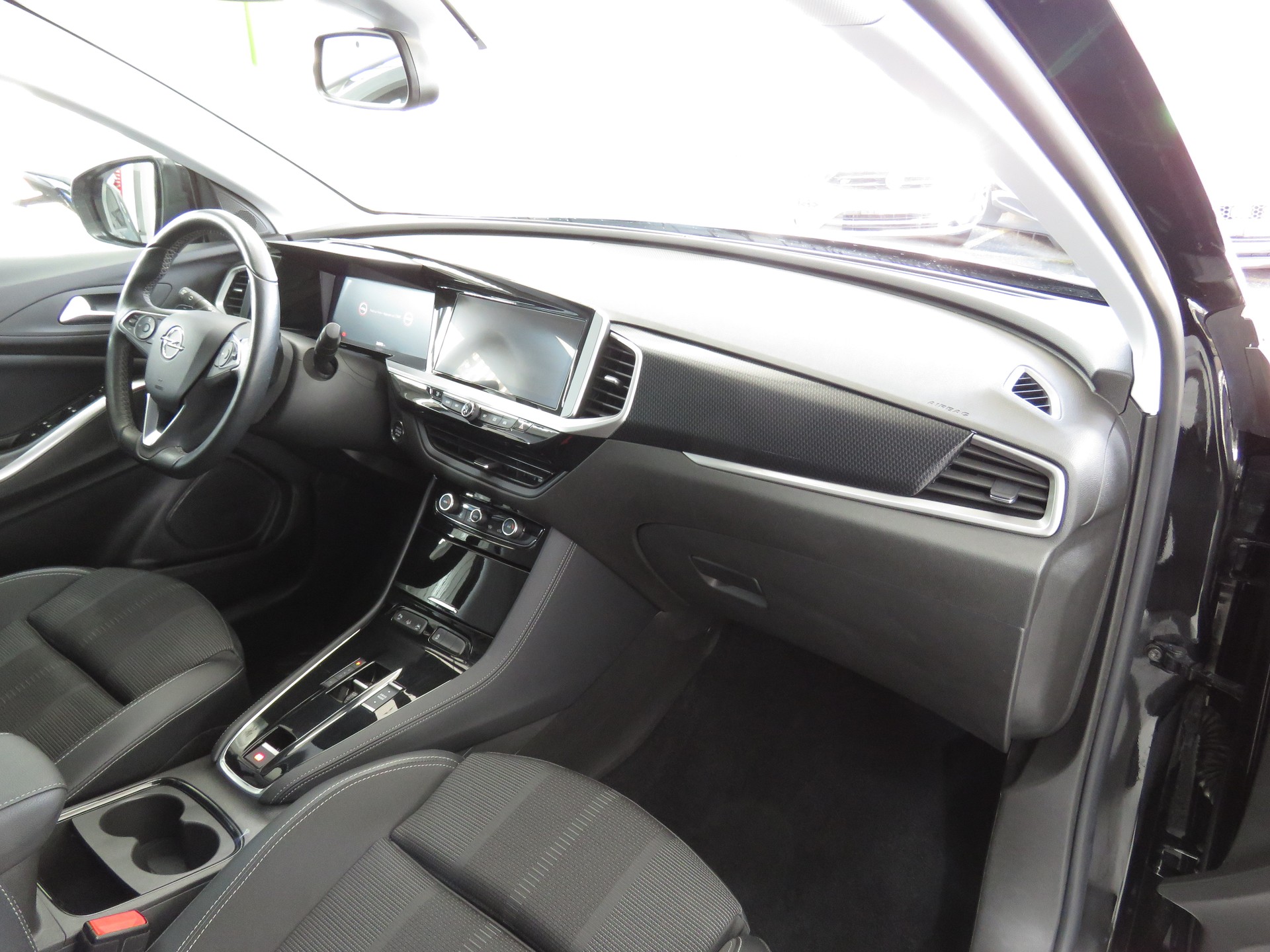 OPEL Grandland 1.2i TP Blitz Automatik-image-11