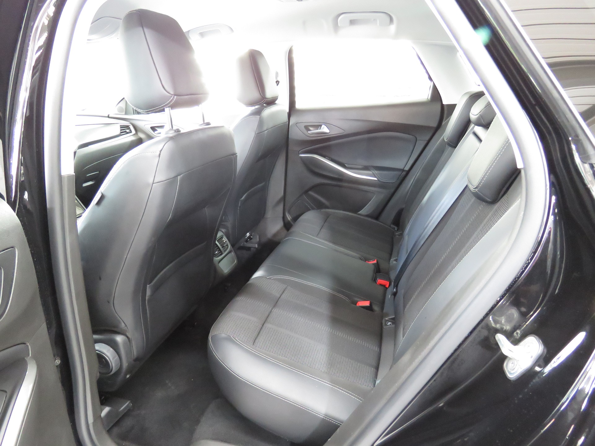 OPEL Grandland 1.2i TP Blitz Automatik-image-8