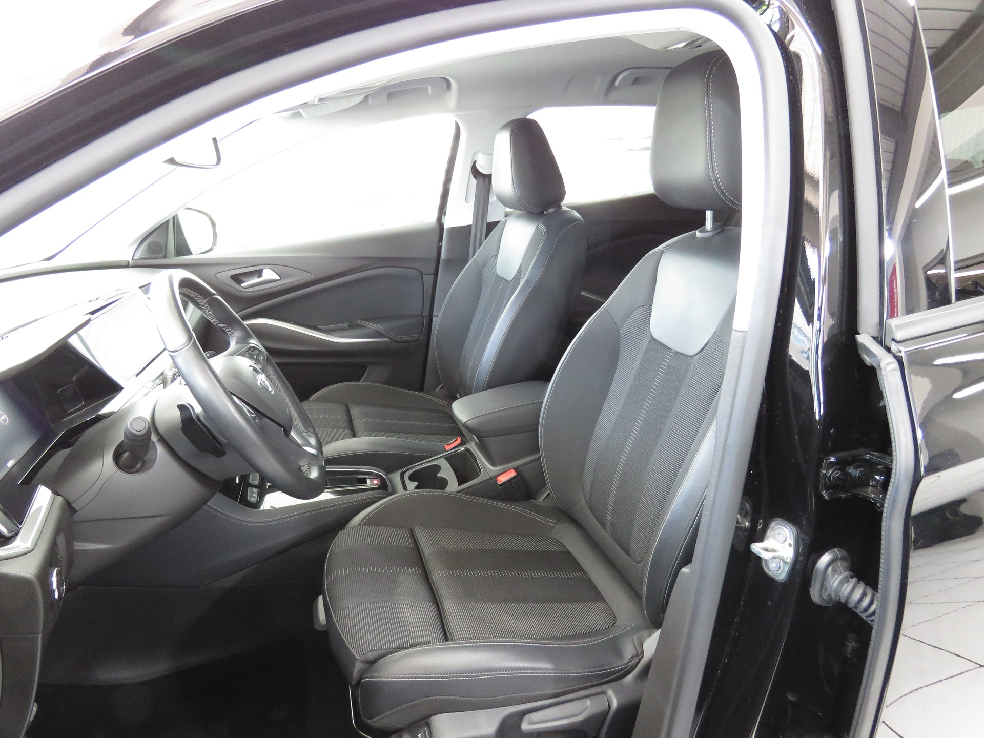 OPEL Grandland 1.2i TP Blitz Automatik-image-7