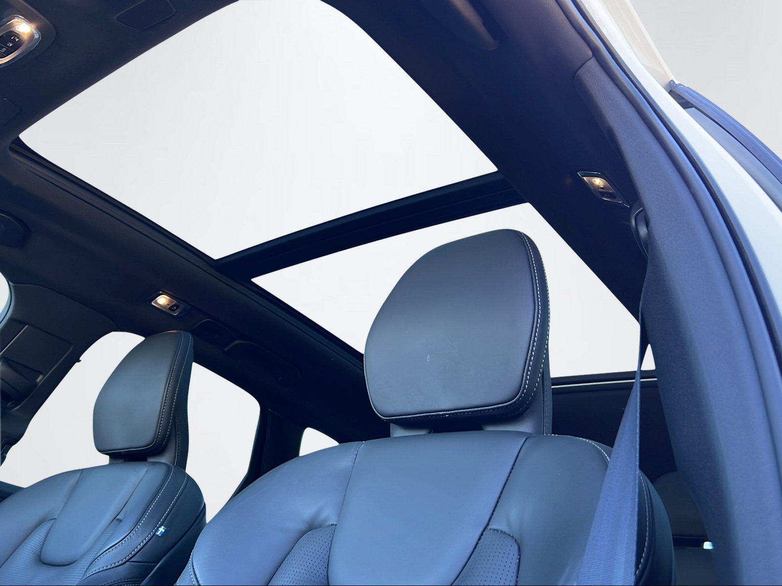 VOLVO XC60 2.0 T6 TE R-Design eAWD-image-15