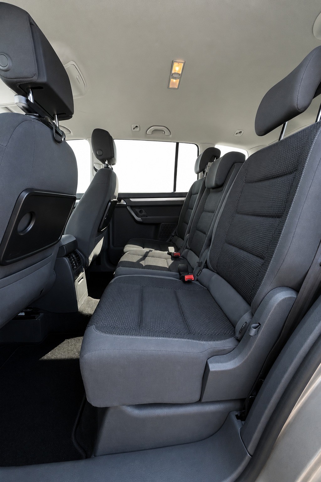 VW Touran 2.0 TDI BMT Comfortline DSG-image-8