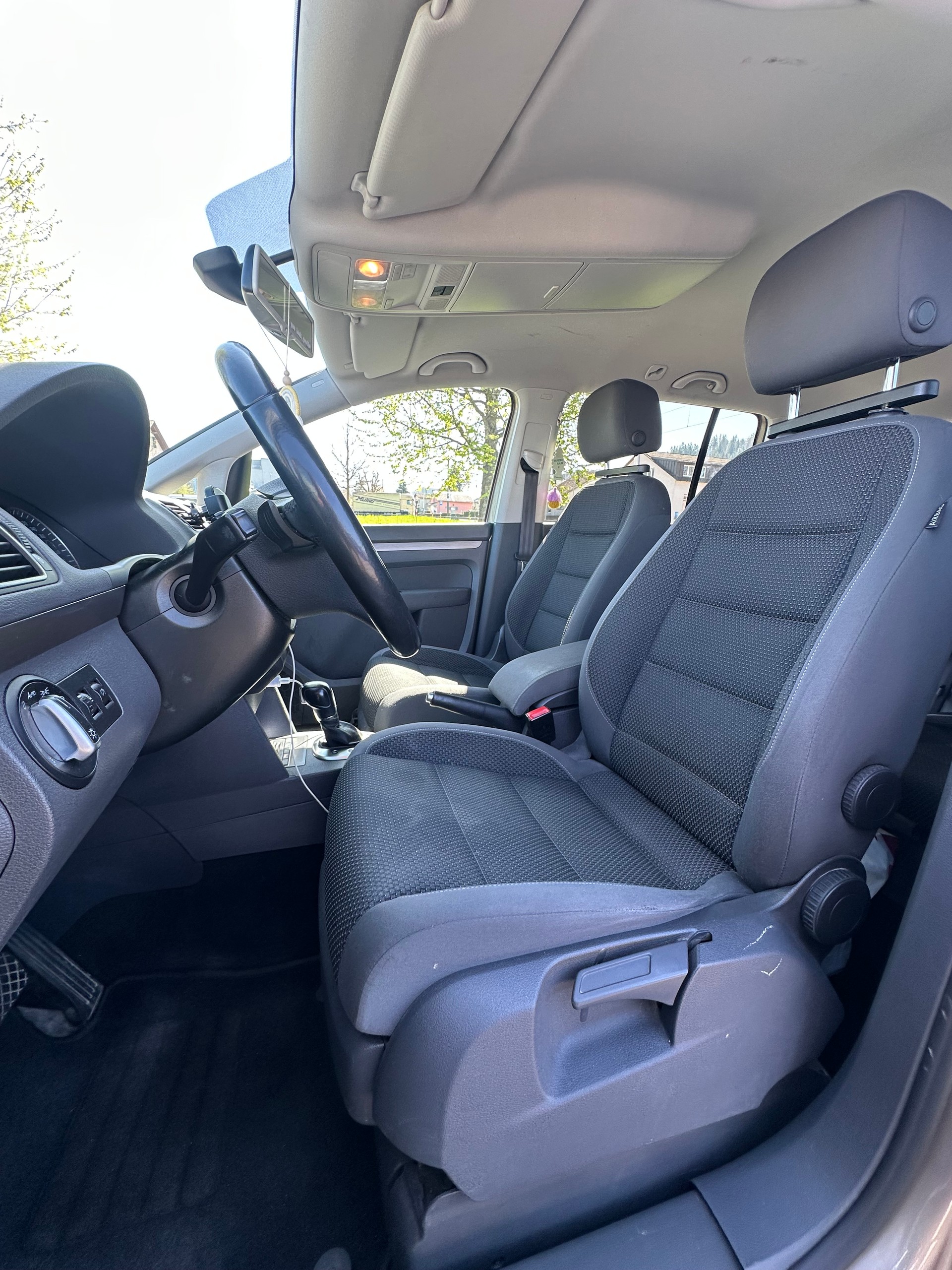 VW Touran 2.0 TDI BMT Comfortline DSG-image-9