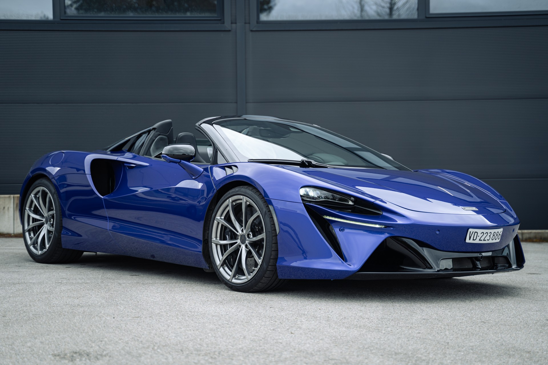 McLAREN ARTURA Spider-image-0