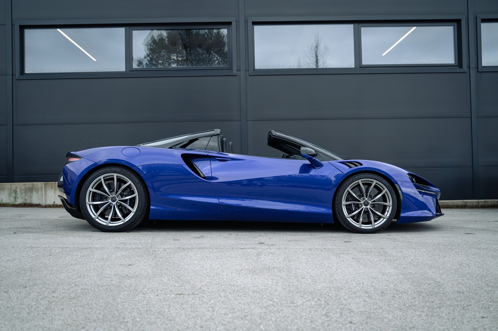 McLAREN ARTURA Spider-image-2