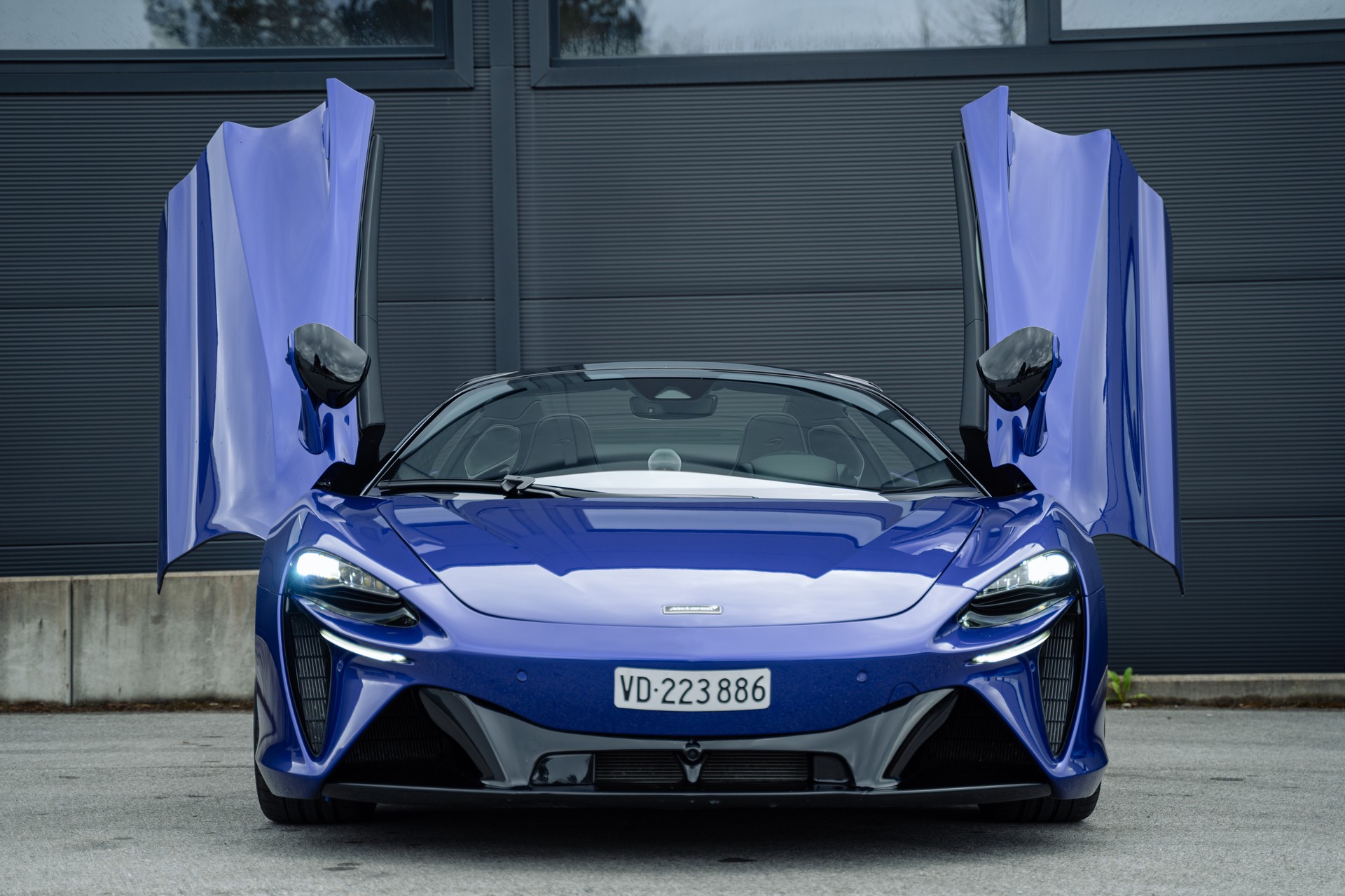 McLAREN ARTURA Spider-image-1