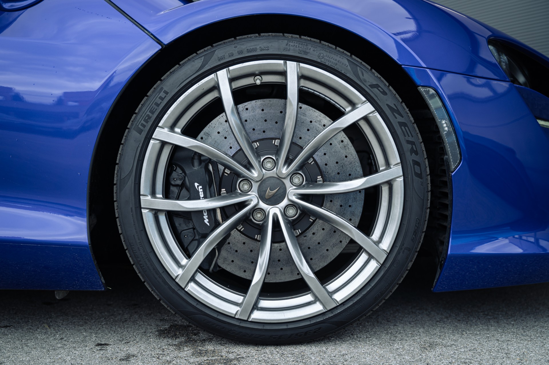 McLAREN ARTURA Spider-image-4