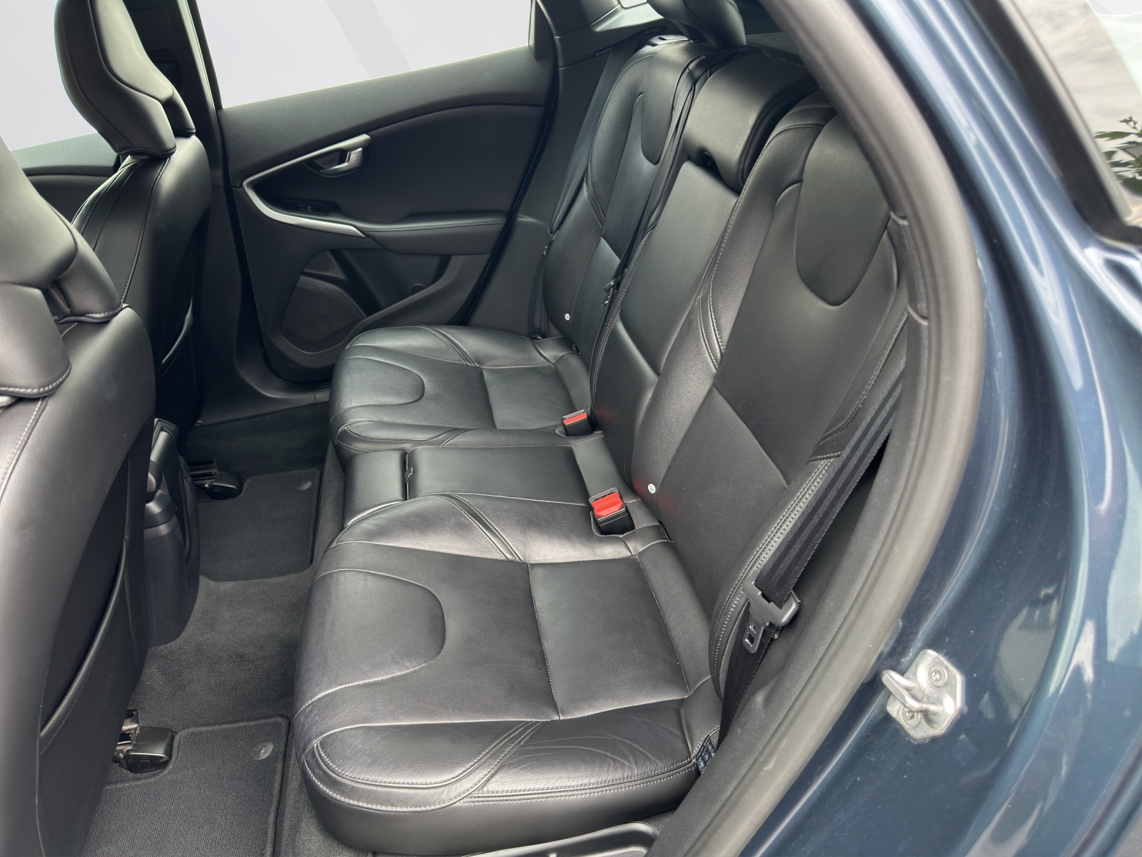 VOLVO V40 2.0 D3 Momentum S/S-image-13