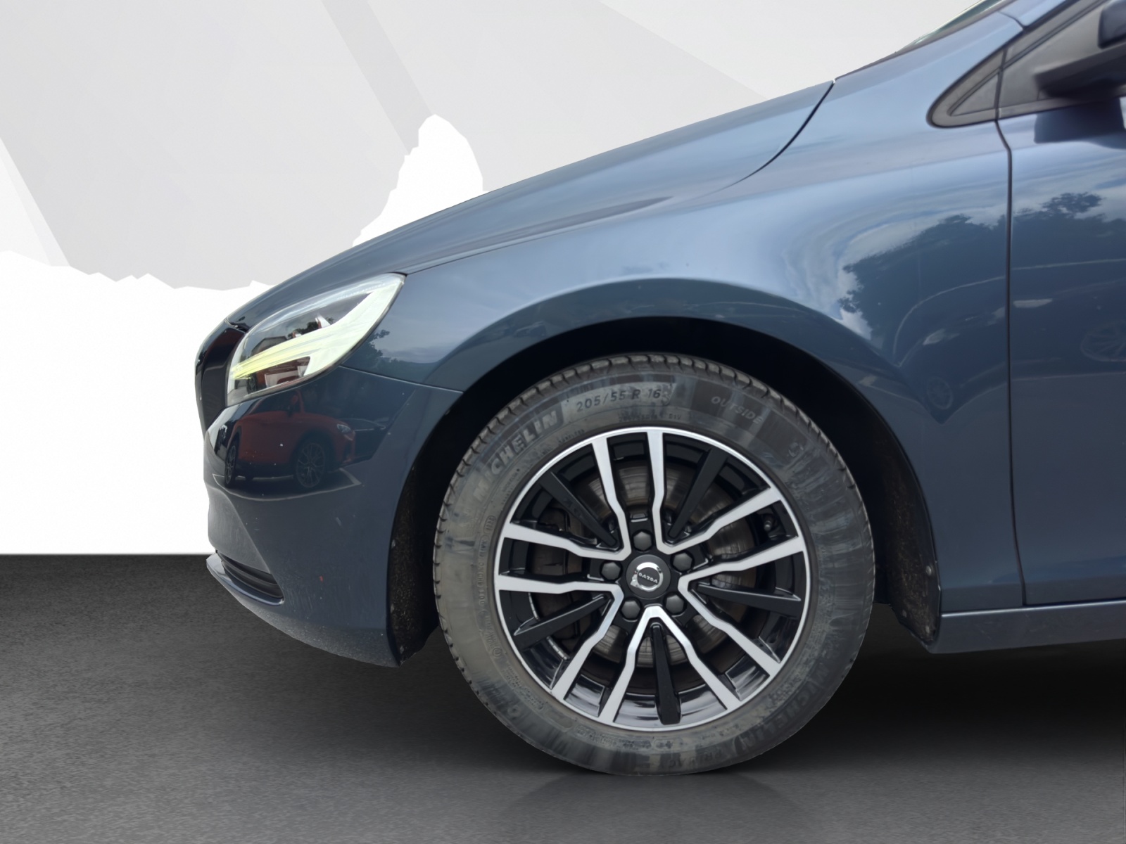 VOLVO V40 2.0 D3 Momentum S/S-image-15