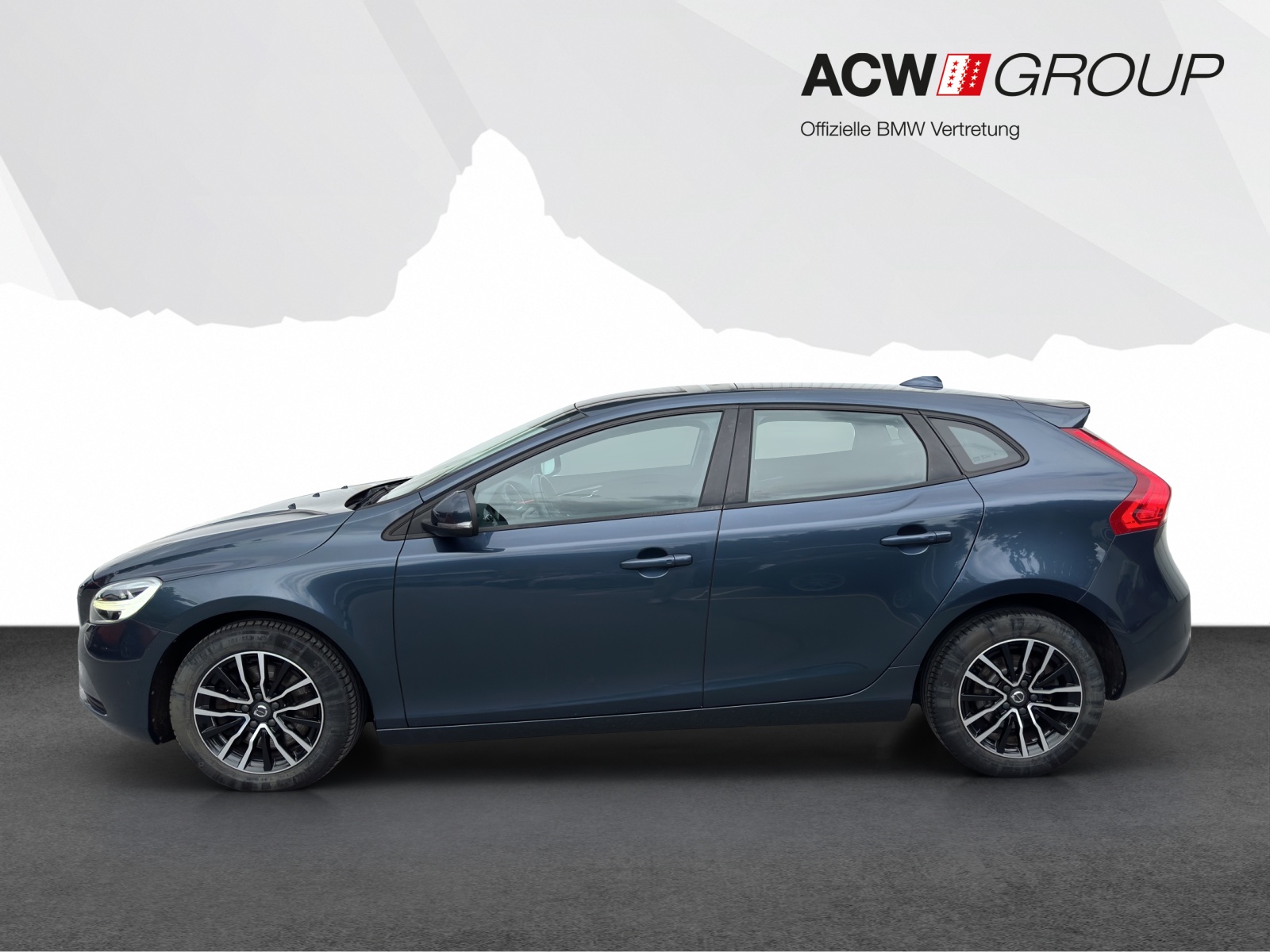 VOLVO V40 2.0 D3 Momentum S/S-image-1