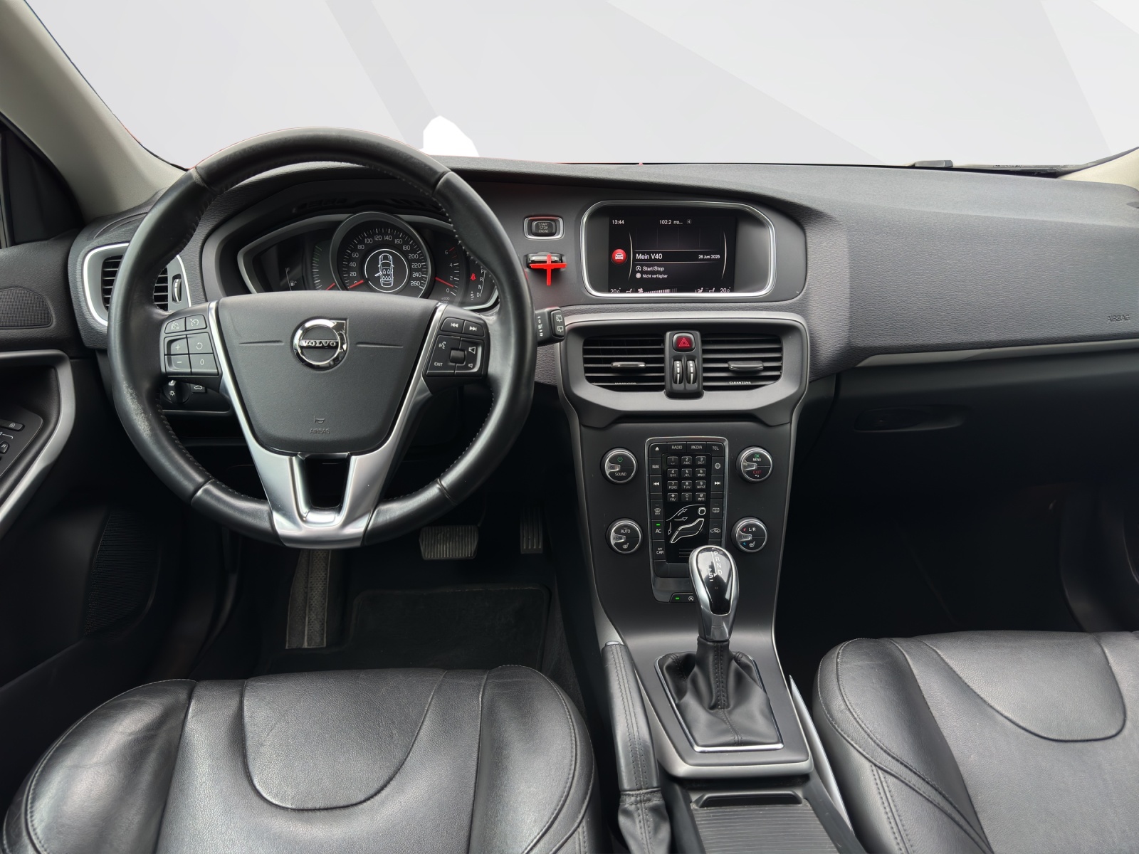 VOLVO V40 2.0 D3 Momentum S/S-image-10