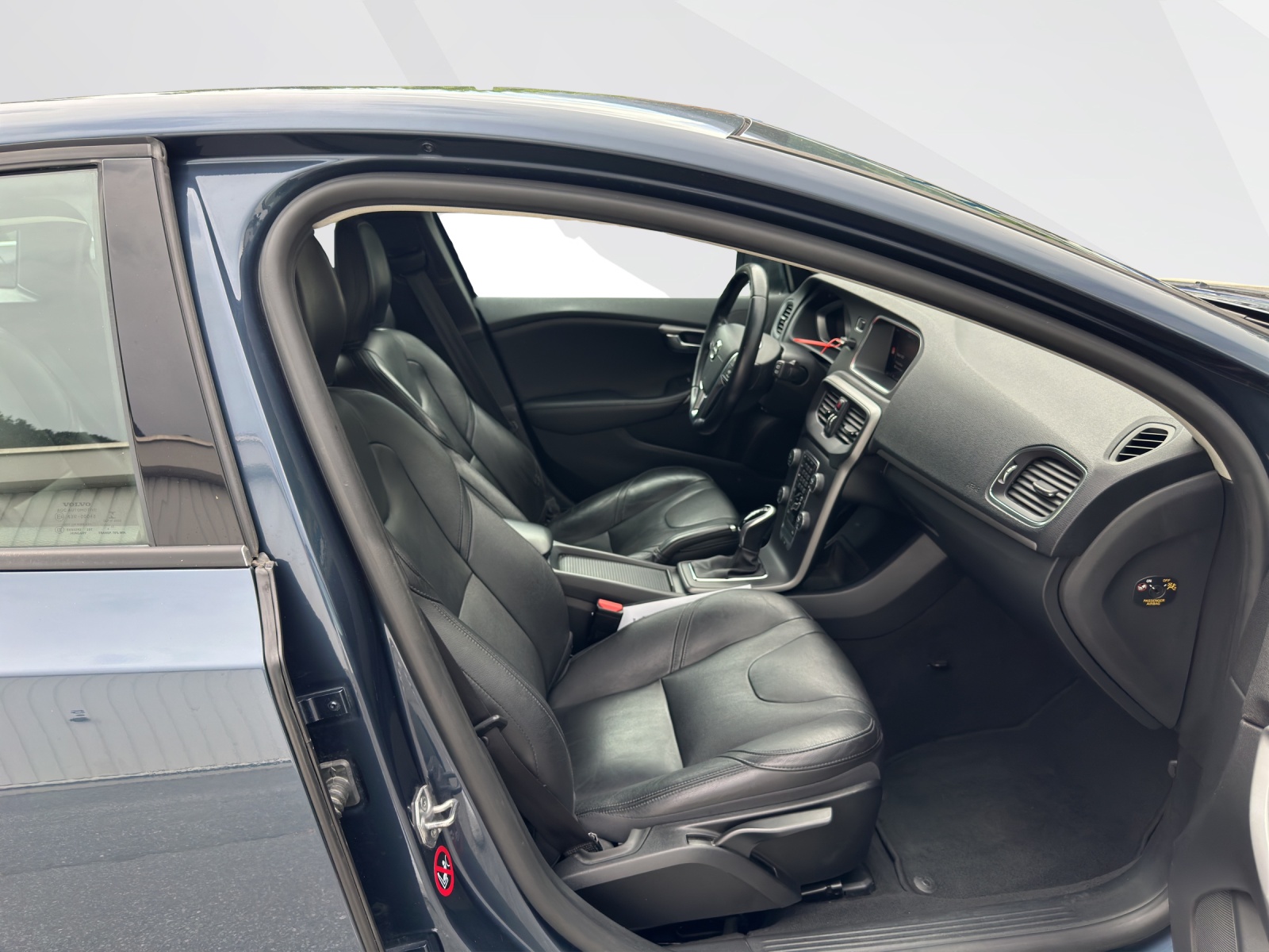VOLVO V40 2.0 D3 Momentum S/S-image-12