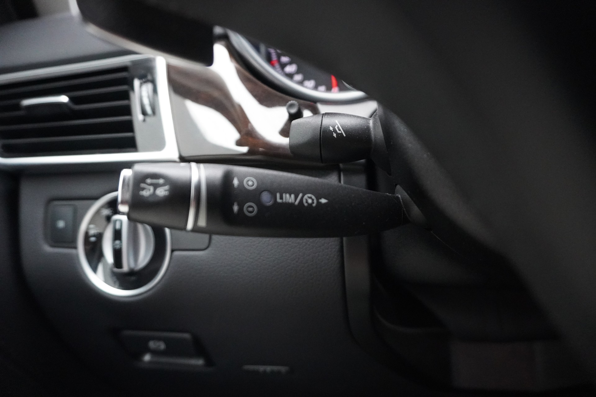 MERCEDES-BENZ GLS 350 d 4Matic 9G-TRONIC-image-22