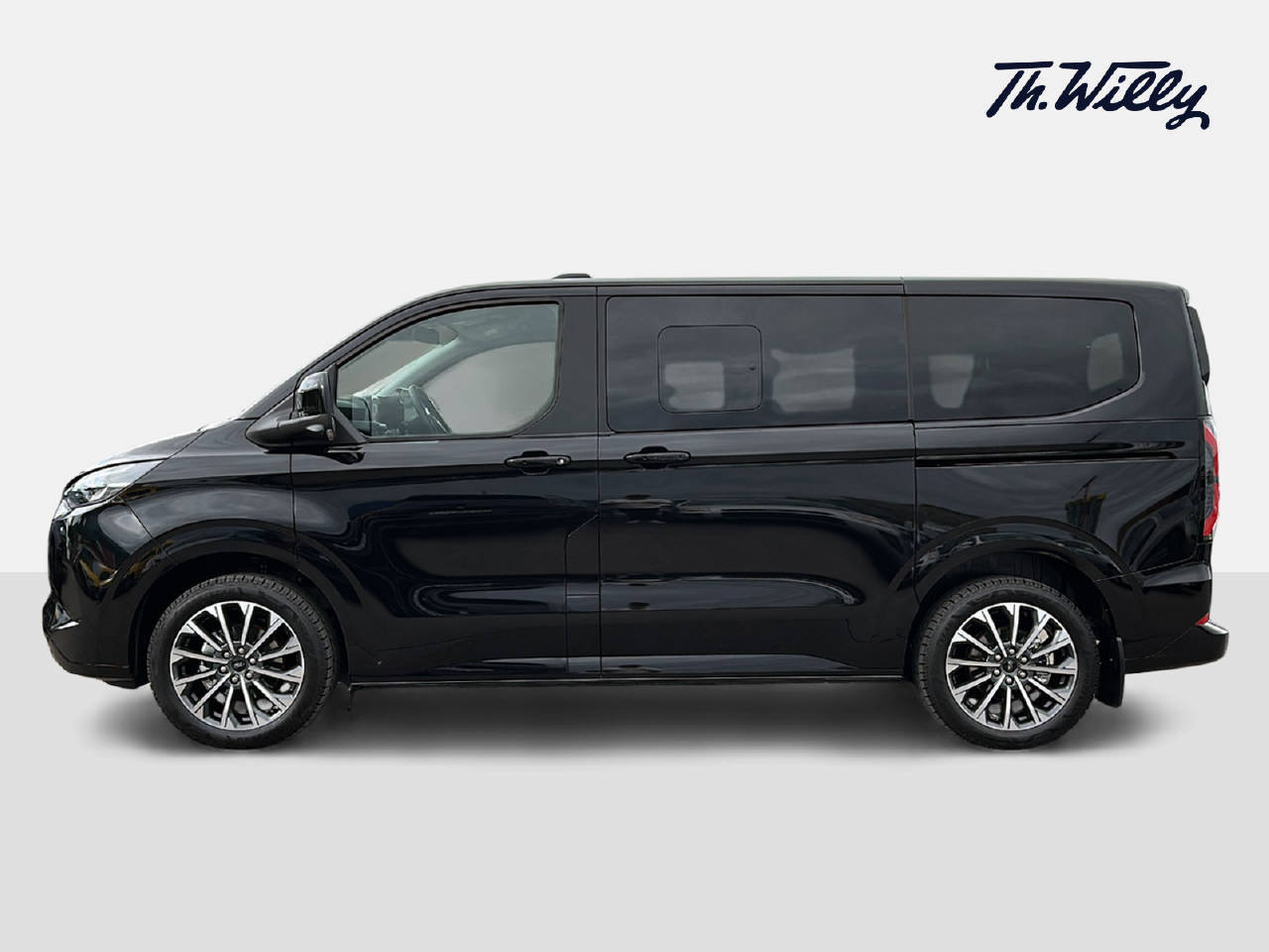 FORD E-Tourneo C Bus 340 L1 Titanium X-showroom-element-1