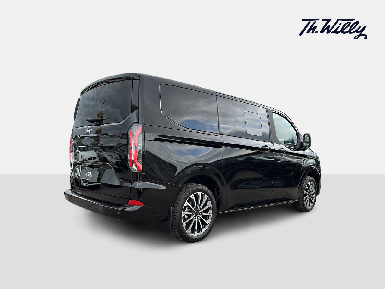 FORD E-Tourneo C Bus 340 L1 Titanium X-image-4