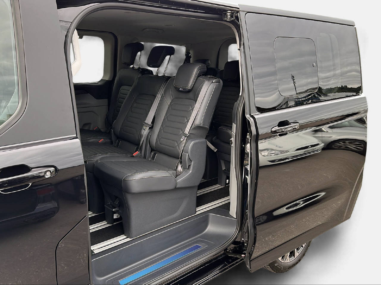 FORD E-Tourneo C Bus 340 L1 Titanium X-image-10