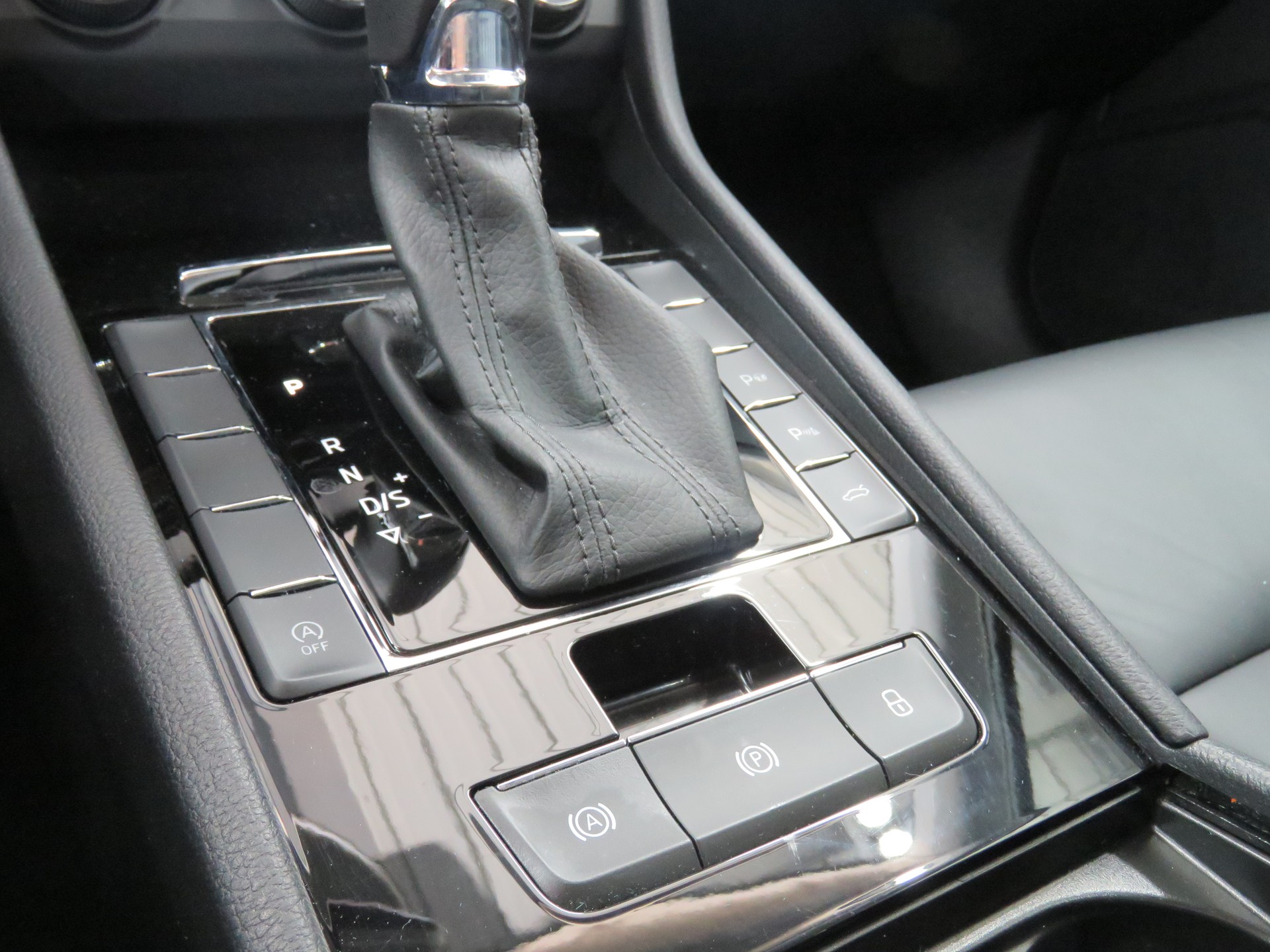 SKODA Superb 1.8 TSI Style DSG (Automat)-image-17