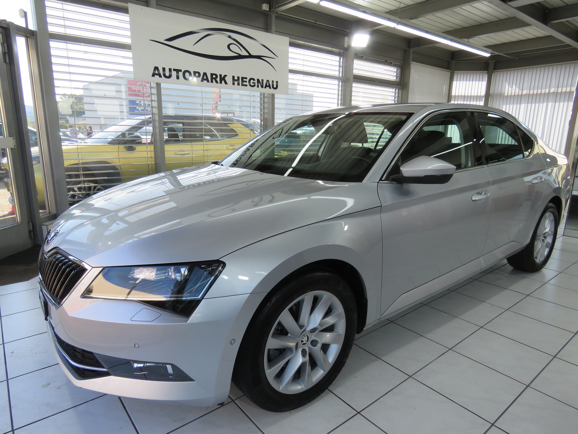 SKODA Superb 1.8 TSI Style DSG (Automat)-image-0