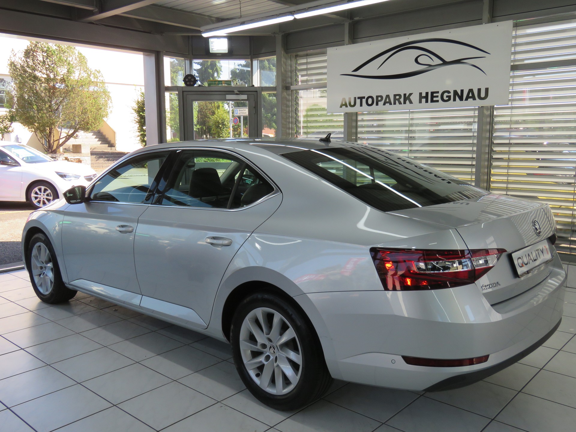 SKODA Superb 1.8 TSI Style DSG (Automat)-image-5