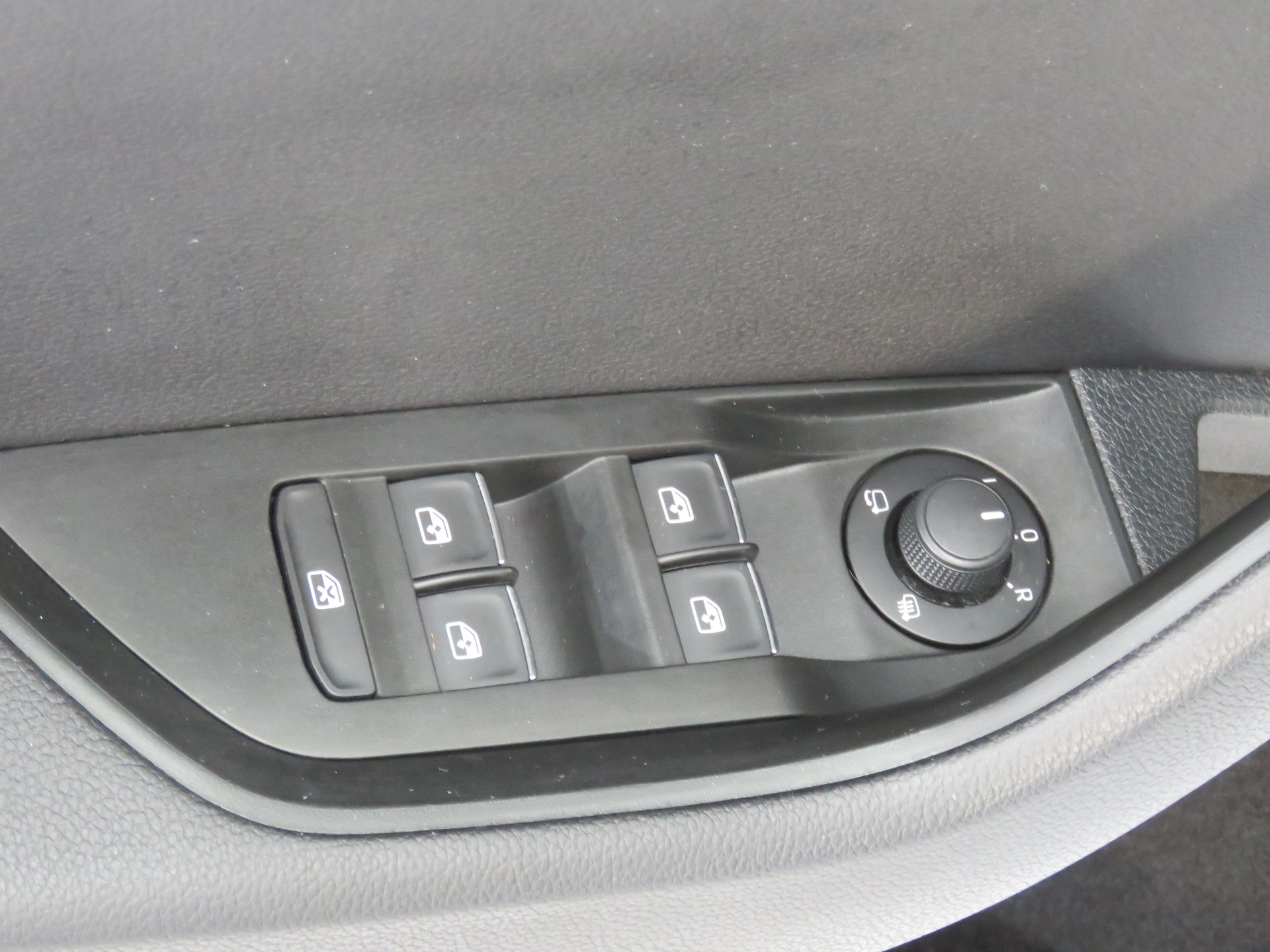 SKODA Superb 1.8 TSI Style DSG (Automat)-image-19