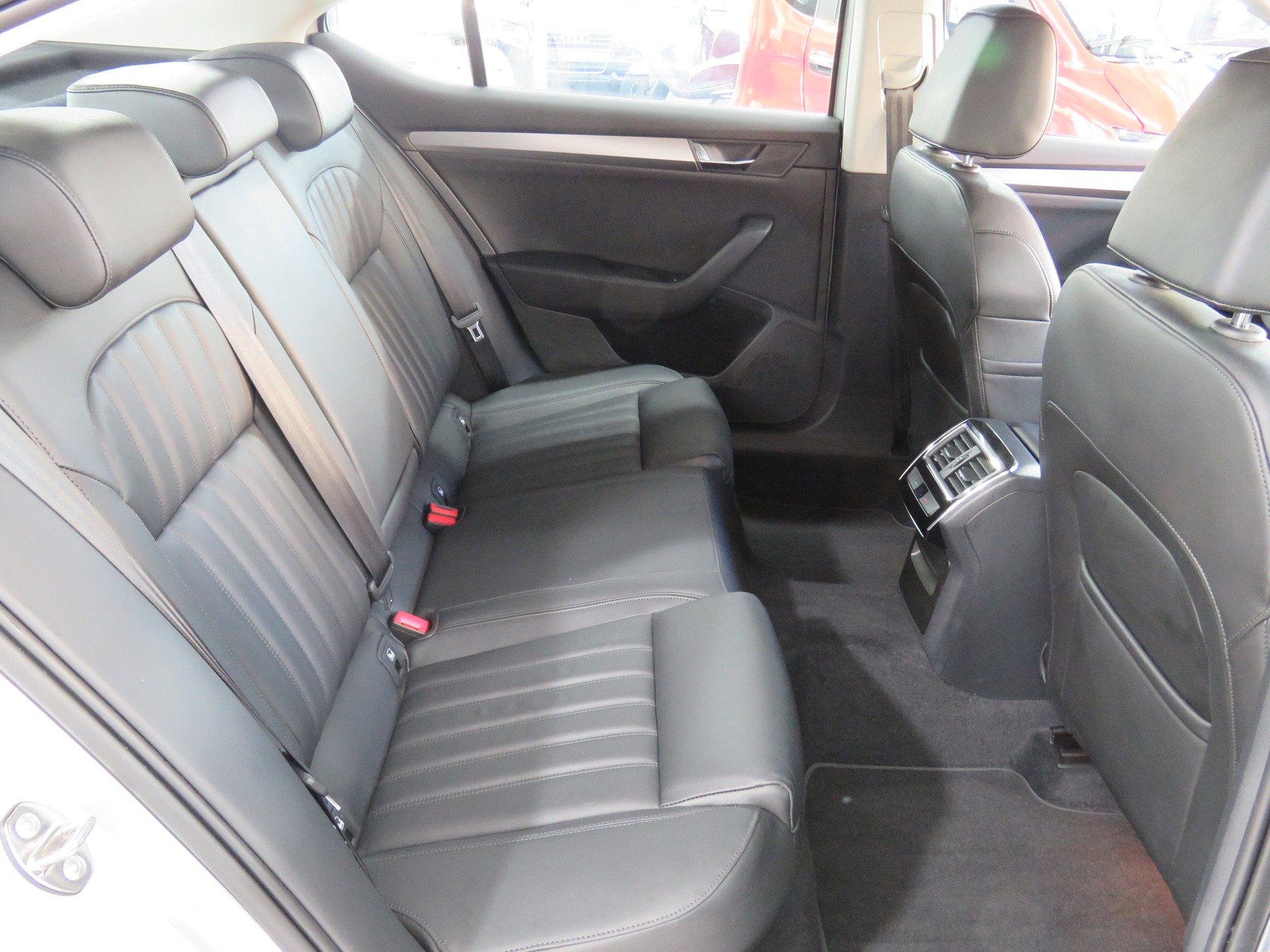 SKODA Superb 1.8 TSI Style DSG (Automat)-image-10